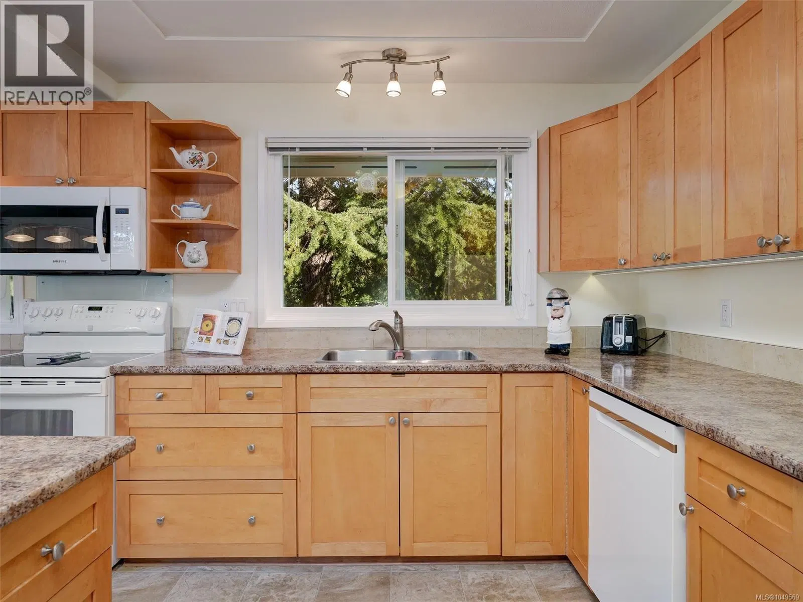 Photo 5 of 37 at 9743 Ardmore Drive