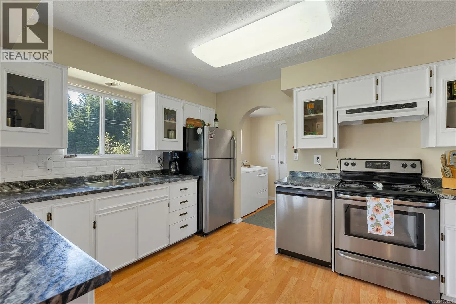 Photo 3 of 54 at 556 Coal Harbour Road