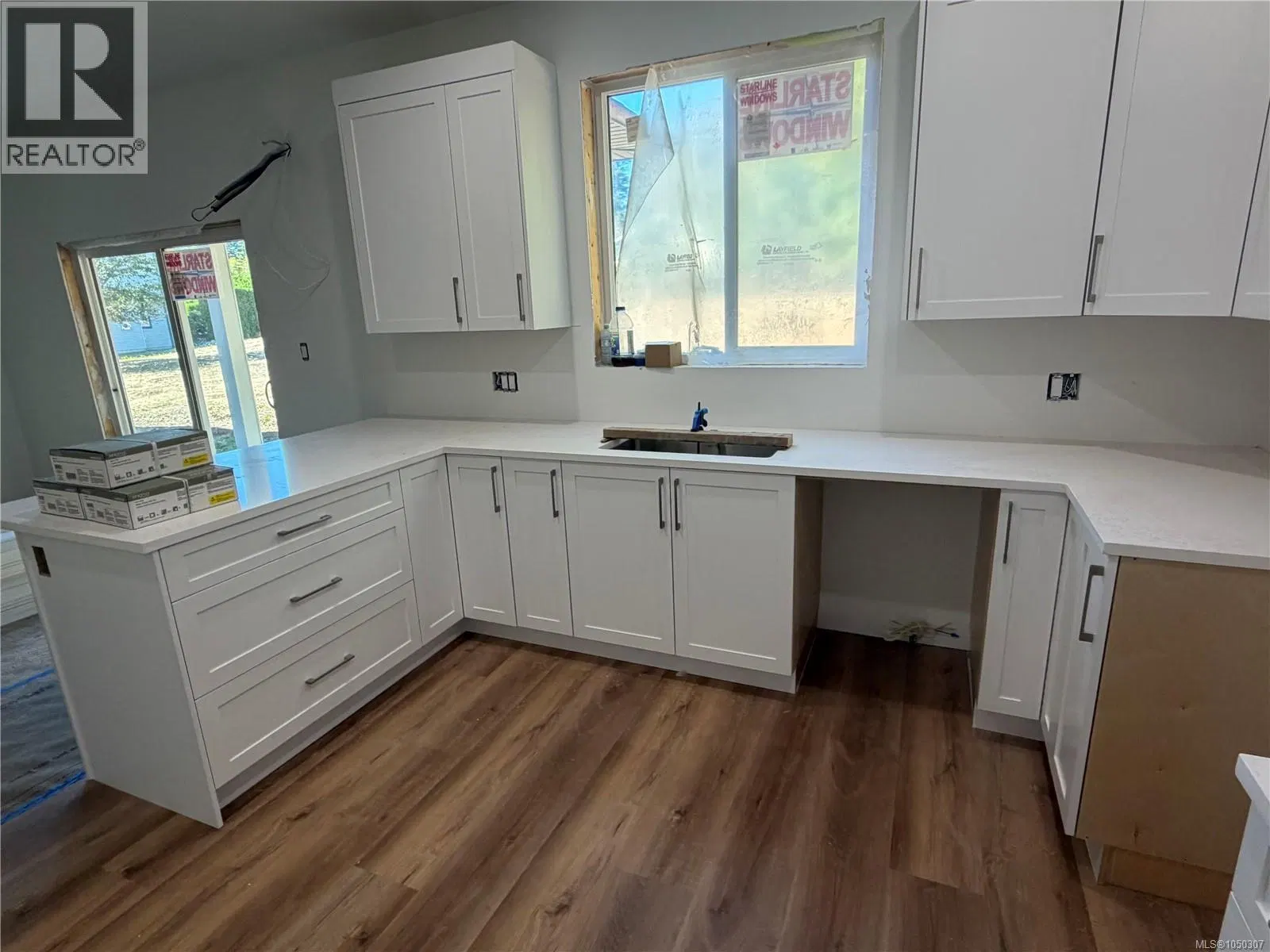 Photo 4 of 17 at D – 6897 Galaxie Drive