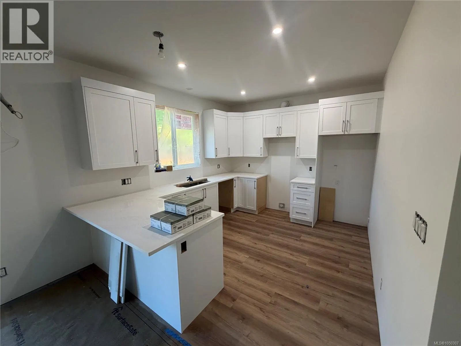Photo 5 of 17 at D – 6897 Galaxie Drive