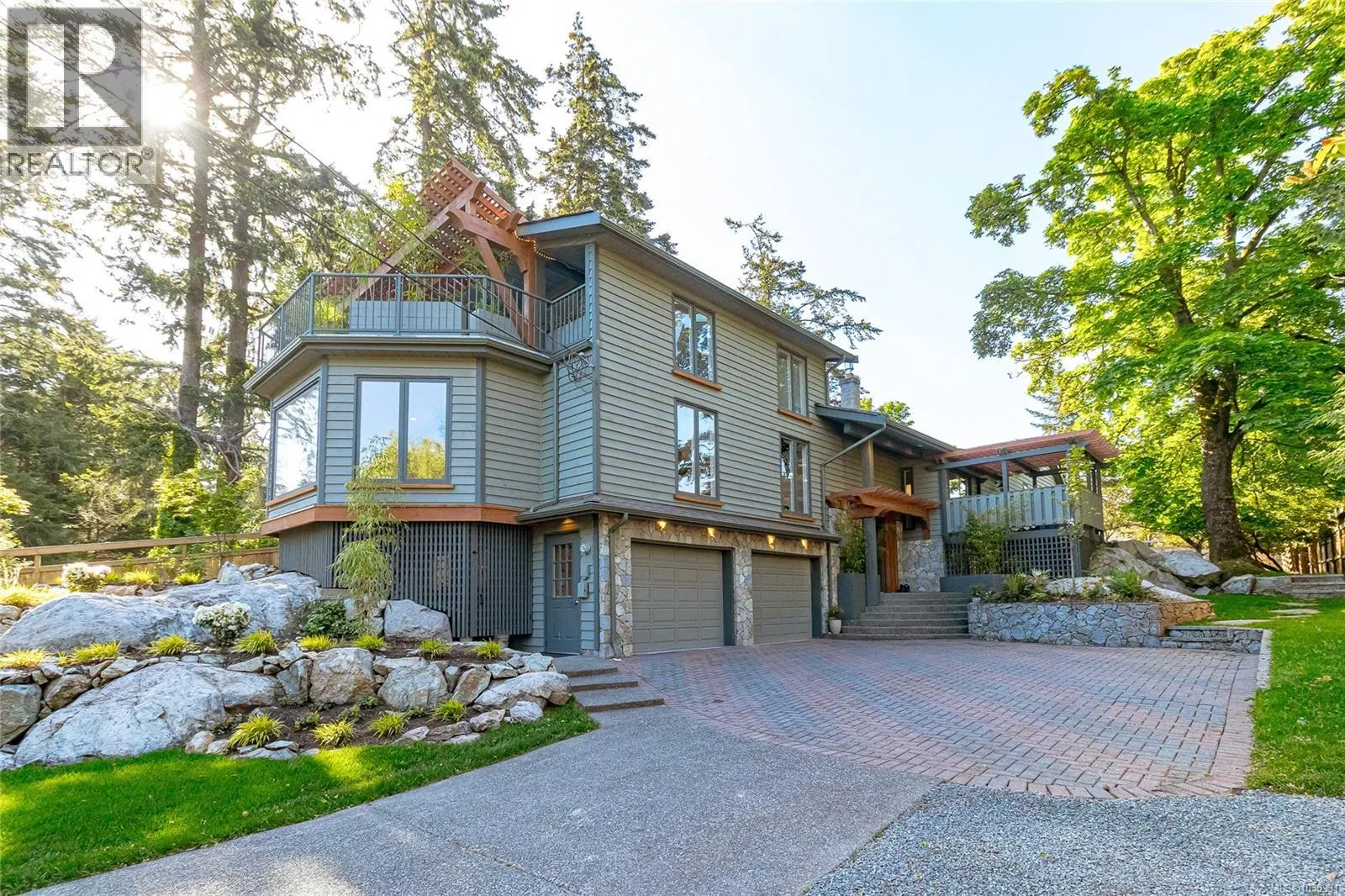 Photo 3 of 63 at 4906 Cordova Bay Road