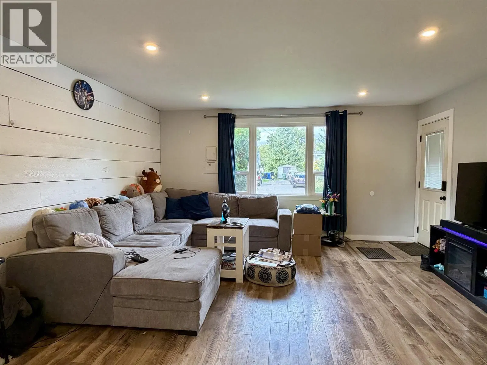 Photo 2 of 15 at 4735 SOUCIE Avenue