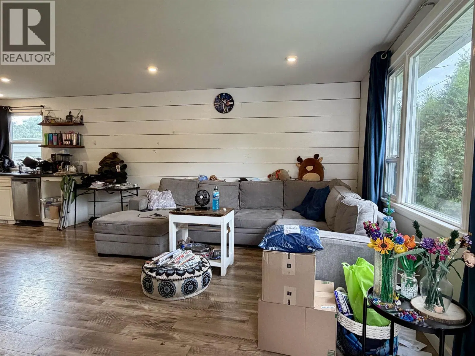 Photo 3 of 15 at 4735 SOUCIE Avenue