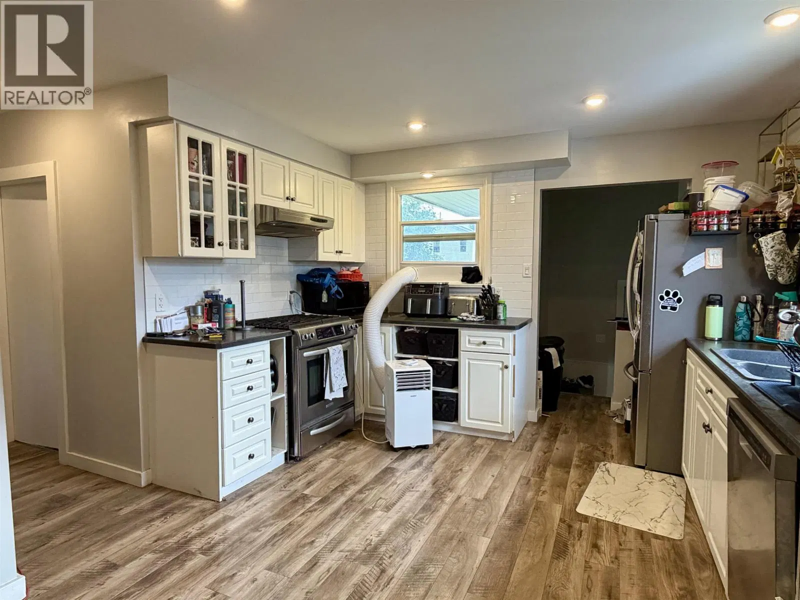 Photo 5 of 15 at 4735 SOUCIE Avenue