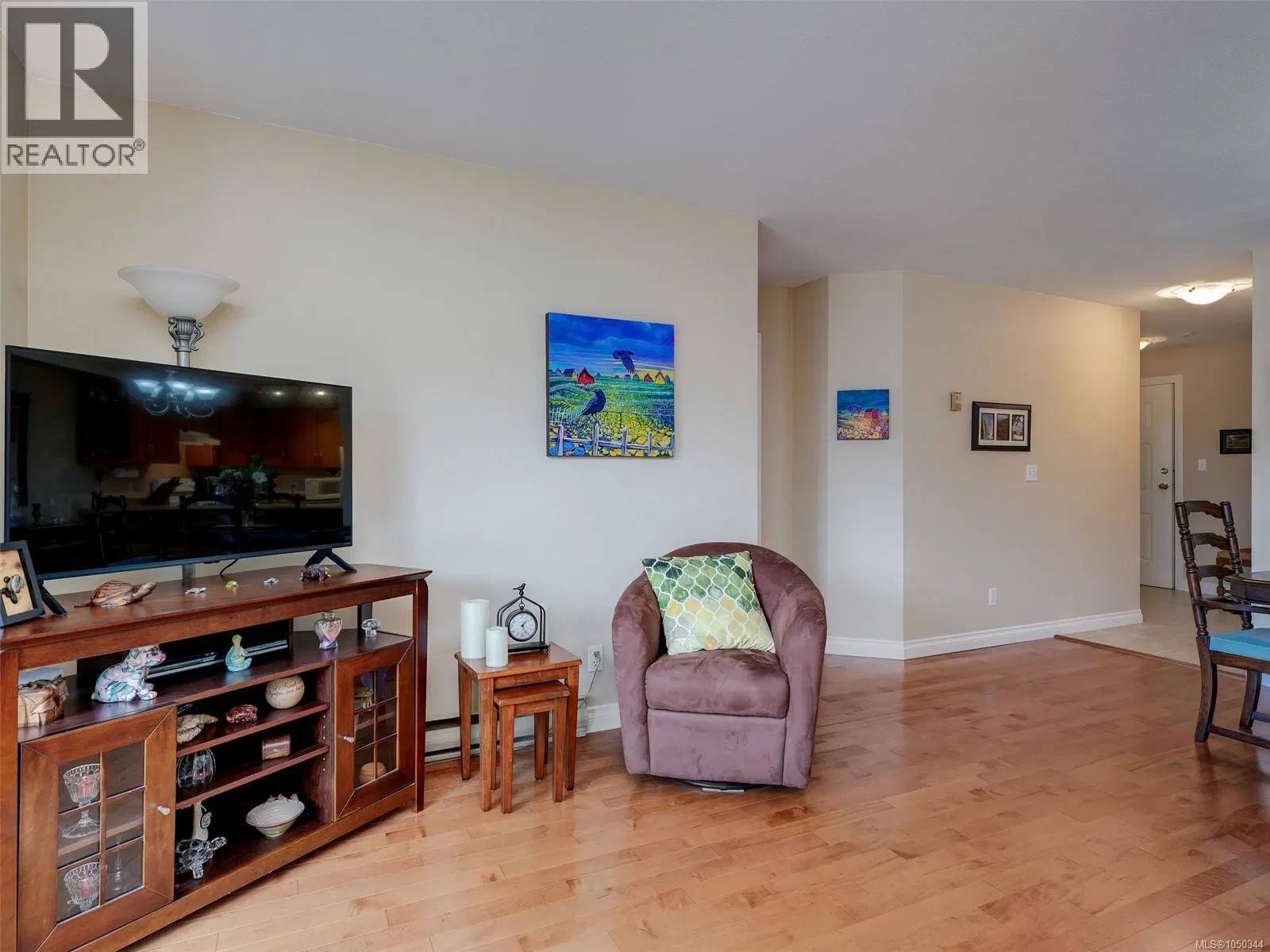 Photo 4 of 28 at #202 – 7070 West Saanich Road