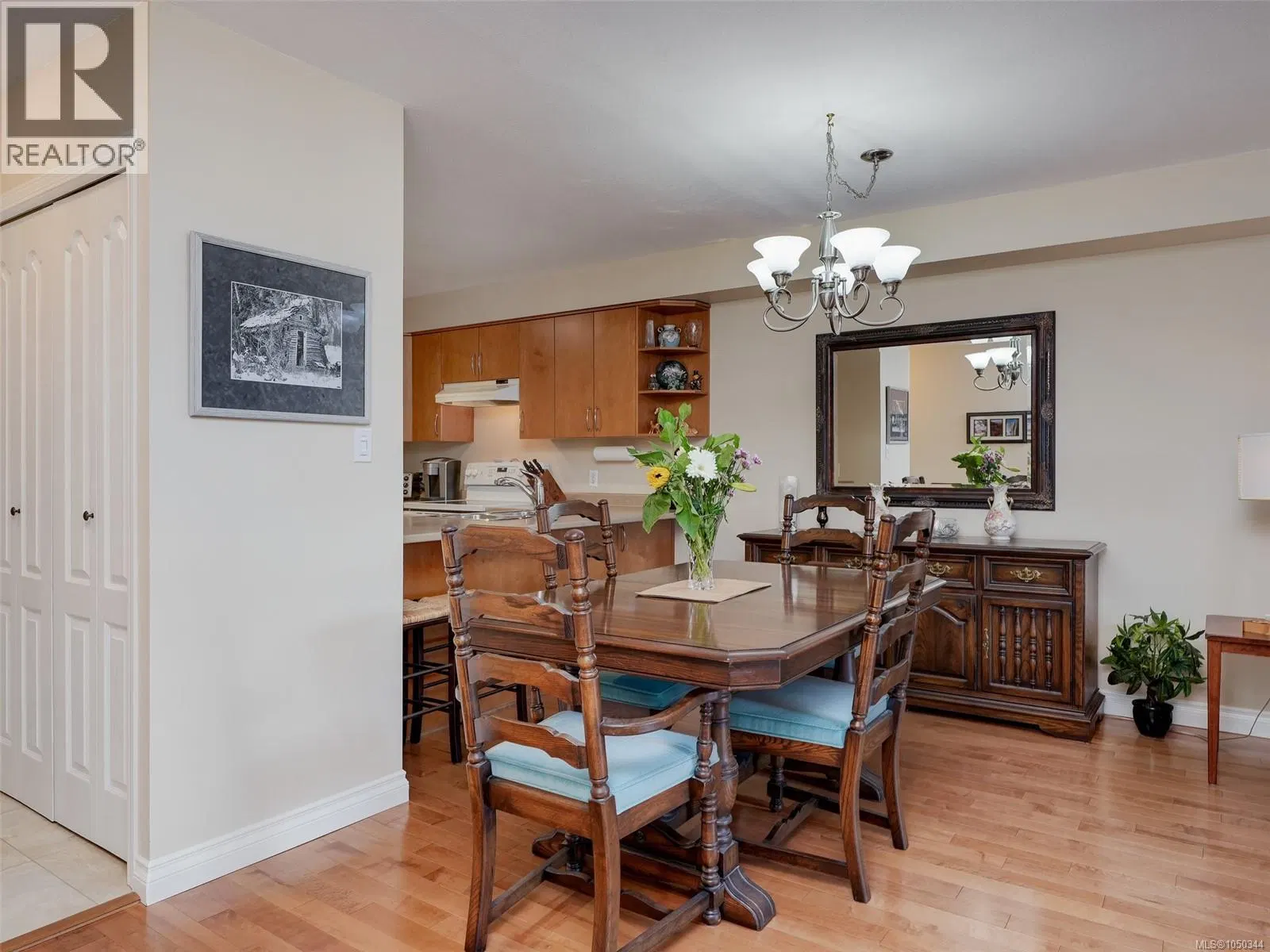 Photo 5 of 28 at #202 – 7070 West Saanich Road
