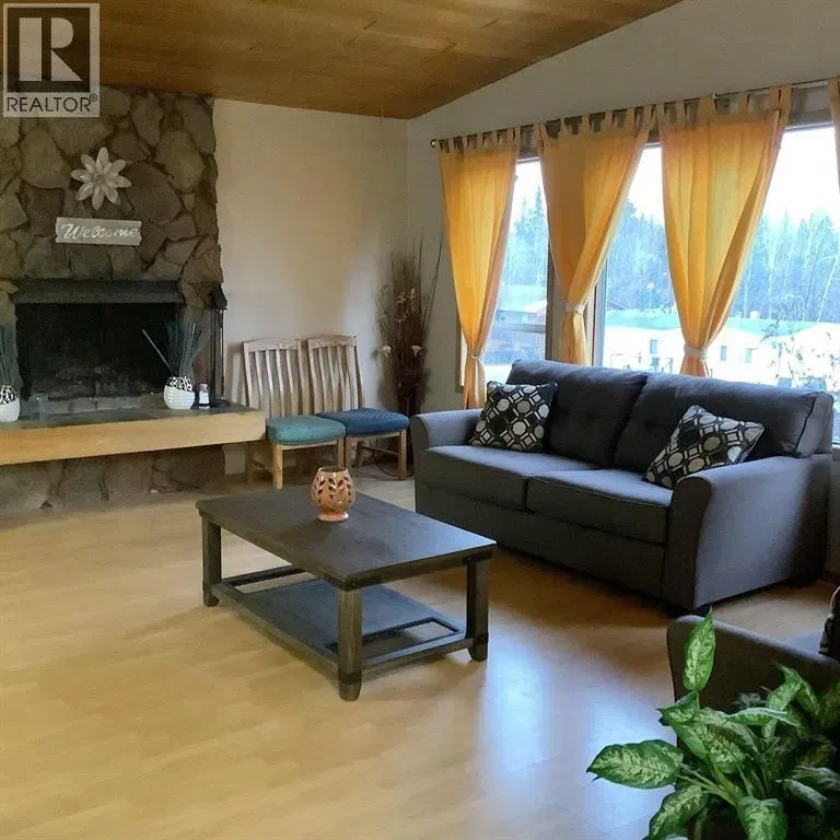 Photo 3 of 12 at 5731 GAIRDNER Crescent