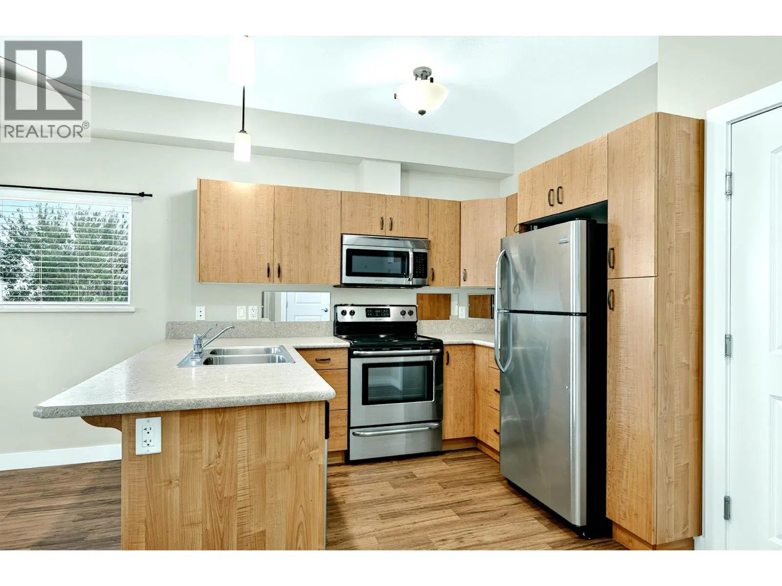 Photo 2 of 41 at #423 – 755 Mayfair Street
