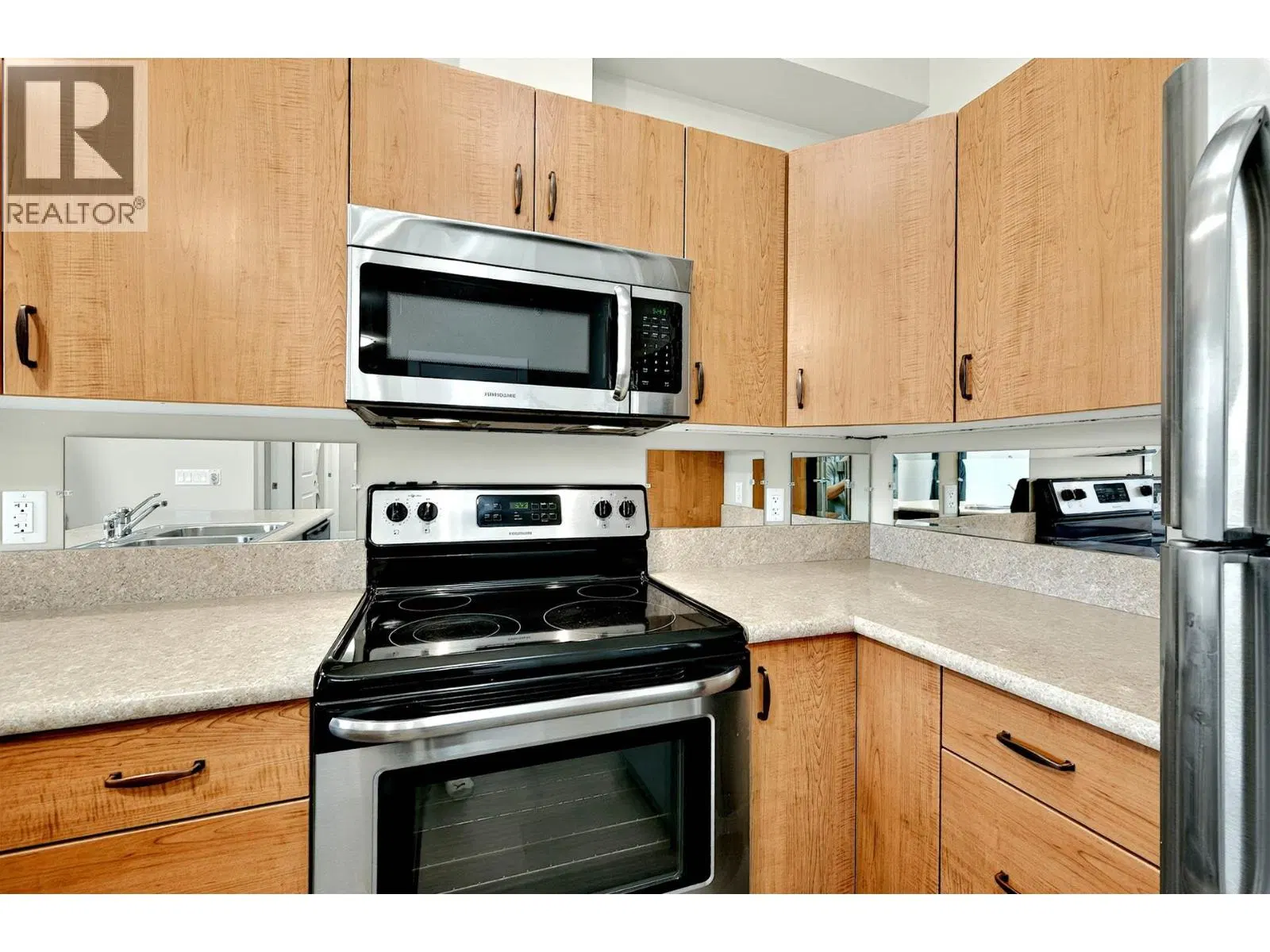 Photo 5 of 41 at #423 – 755 Mayfair Street