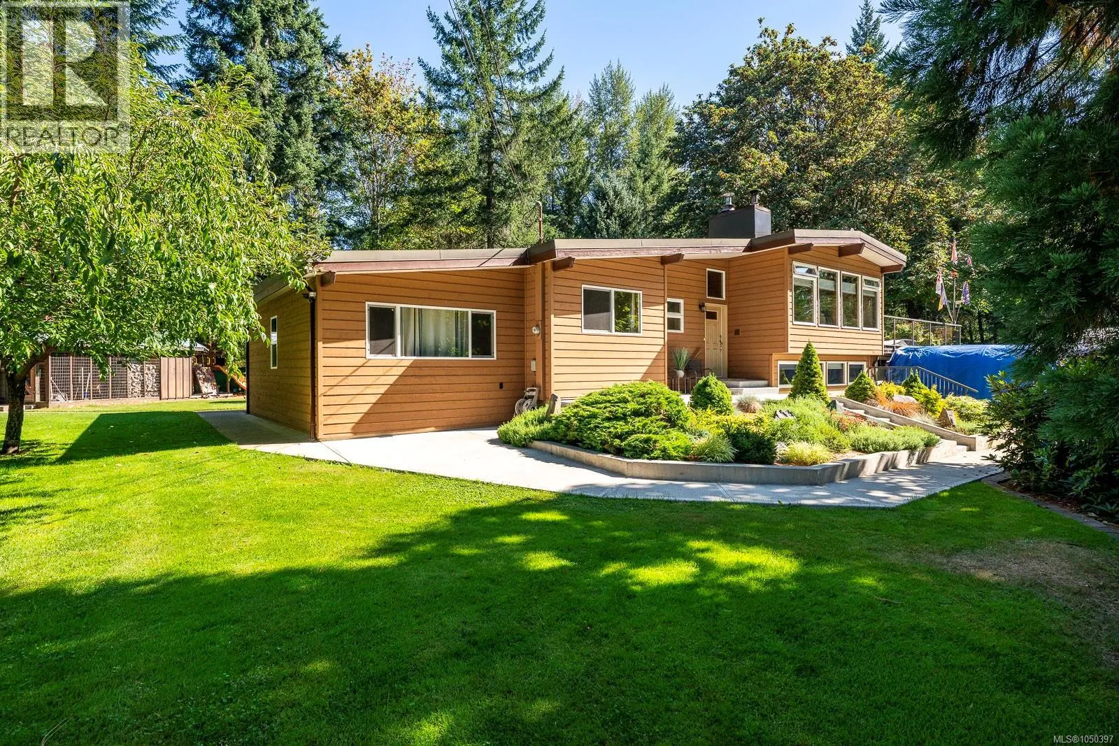 Photo 3 of 56 at 3742 James Crescent
