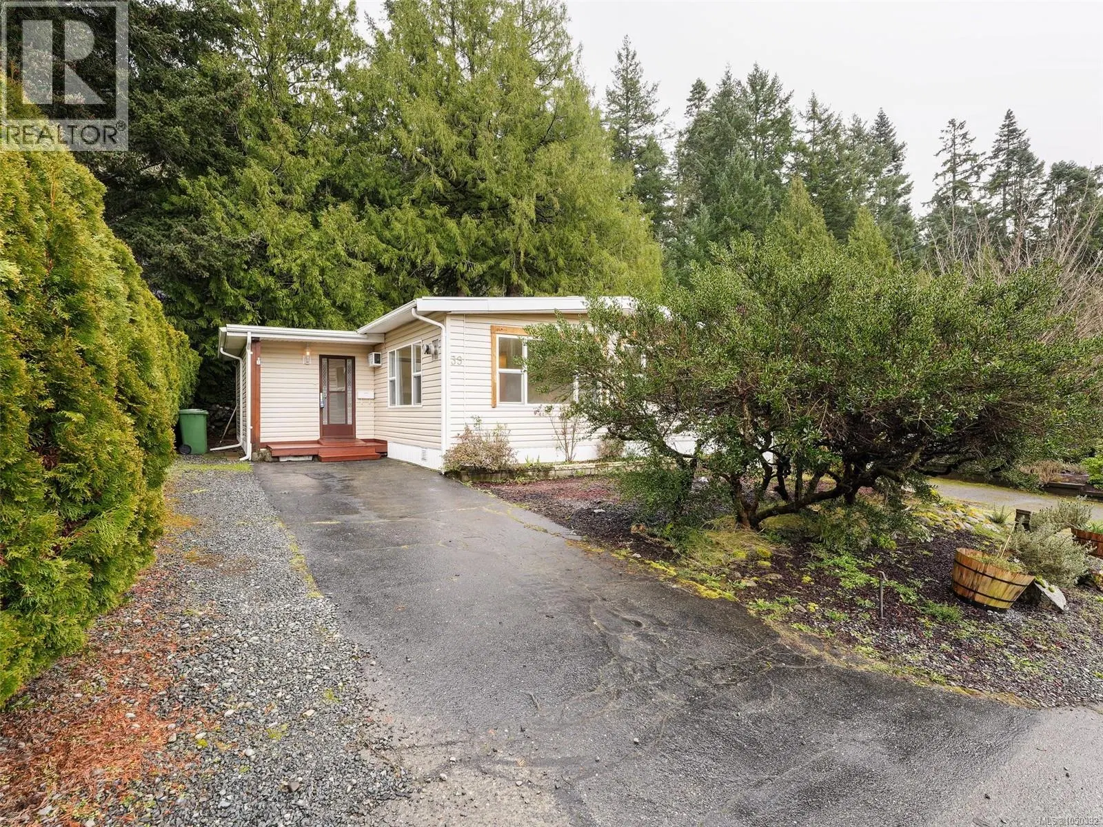 Photo 2 of 32 at #39 – 2587 Selwyn Road