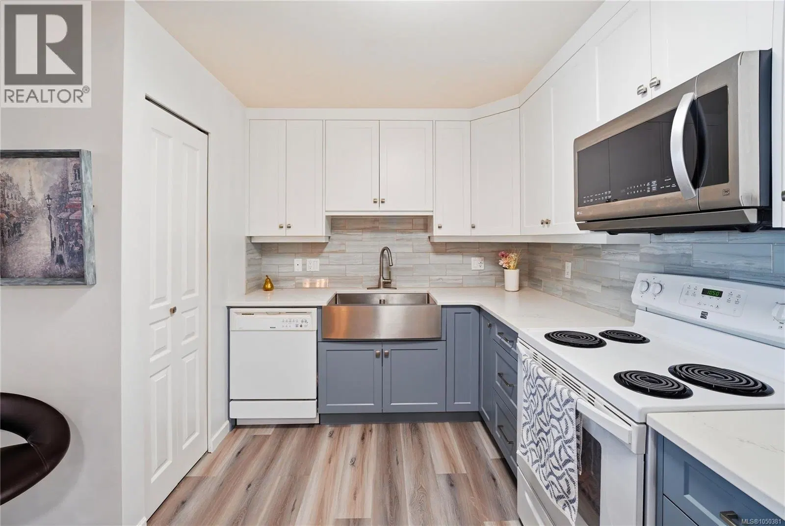 Photo 4 of 26 at #209 – 5650 Edgewater Lane