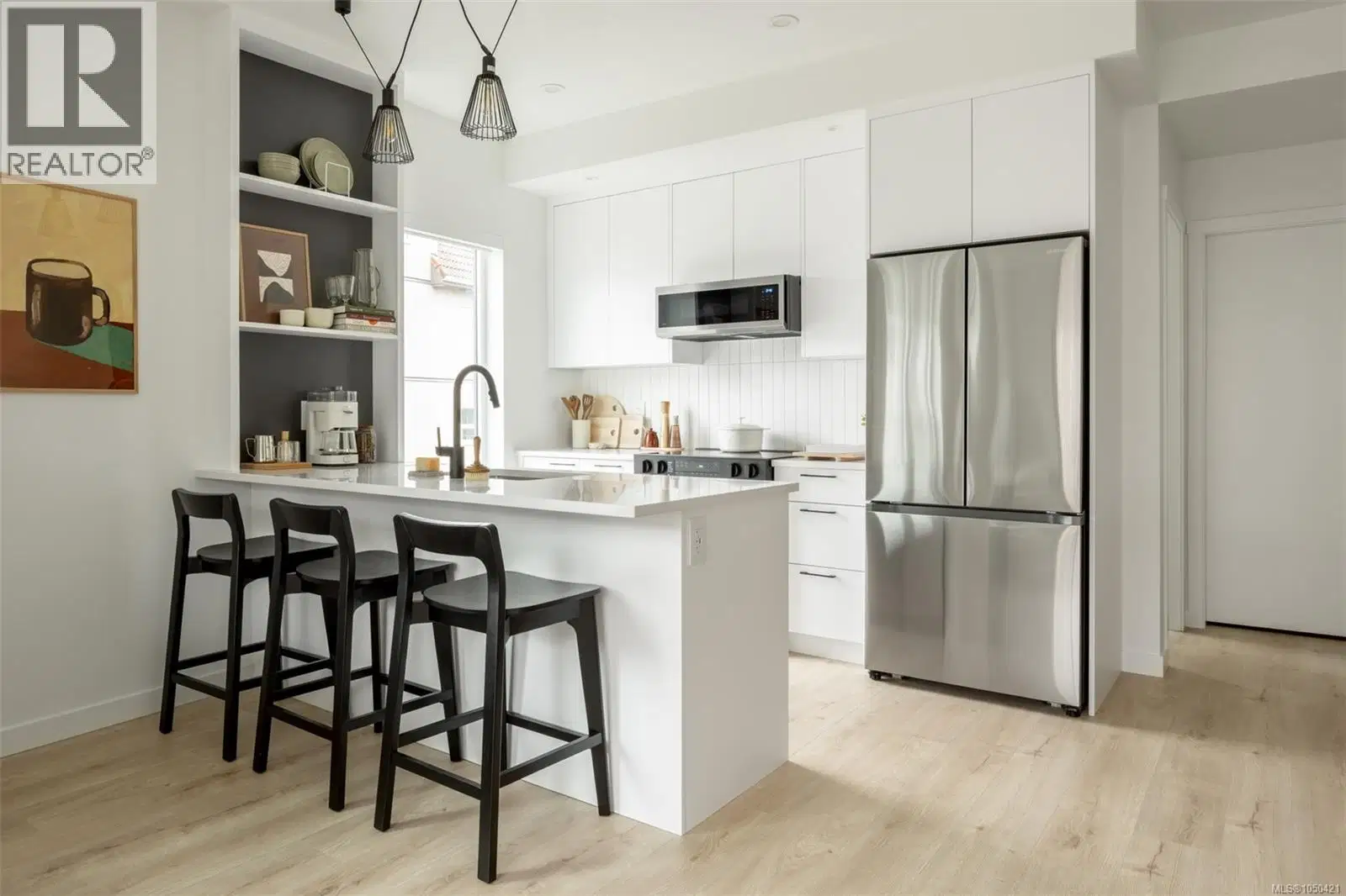 #211 – 1075 Tillicum Road