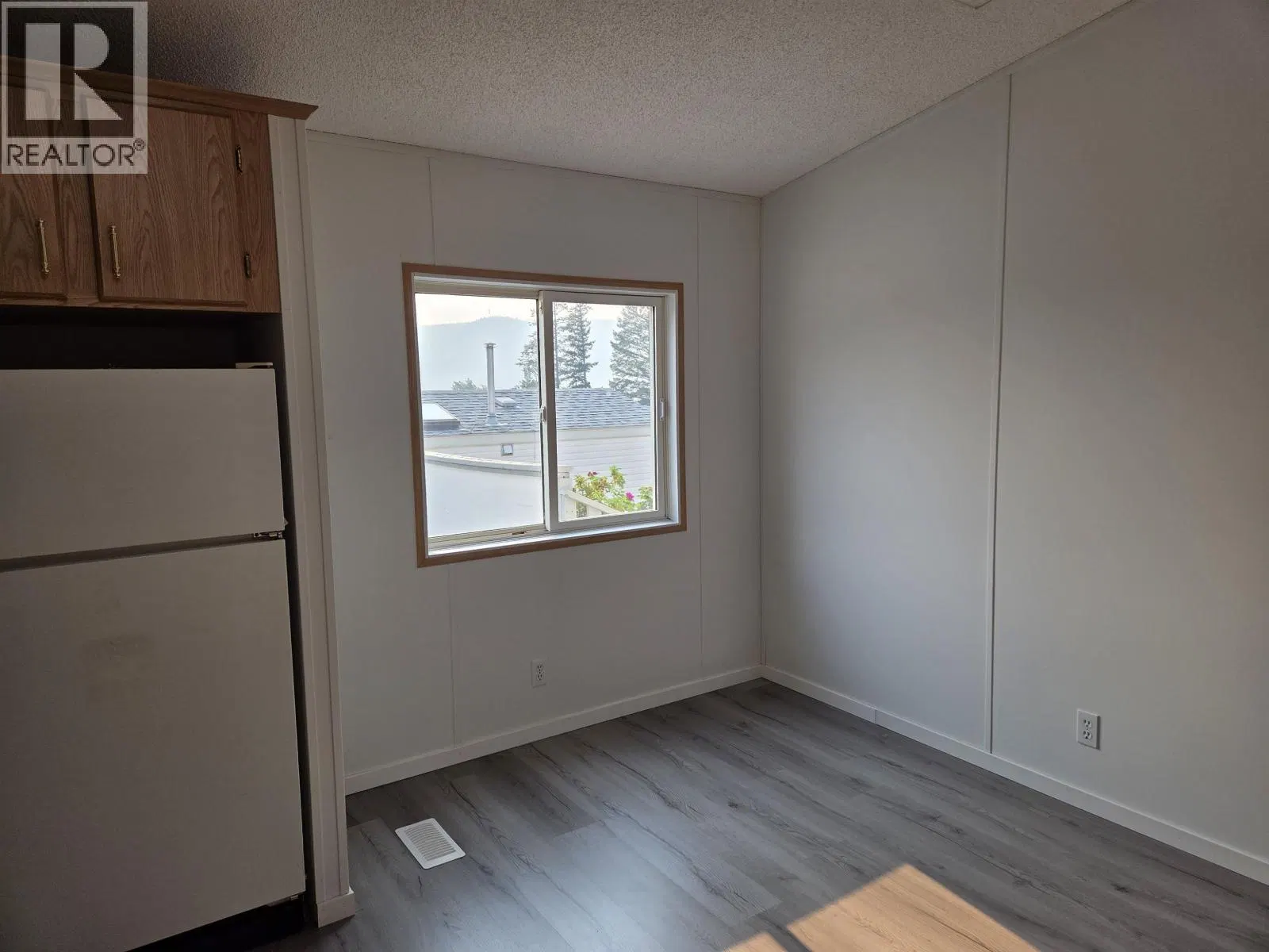 Photo 4 of 13 at #92 – 770 ELEVENTH Avenue