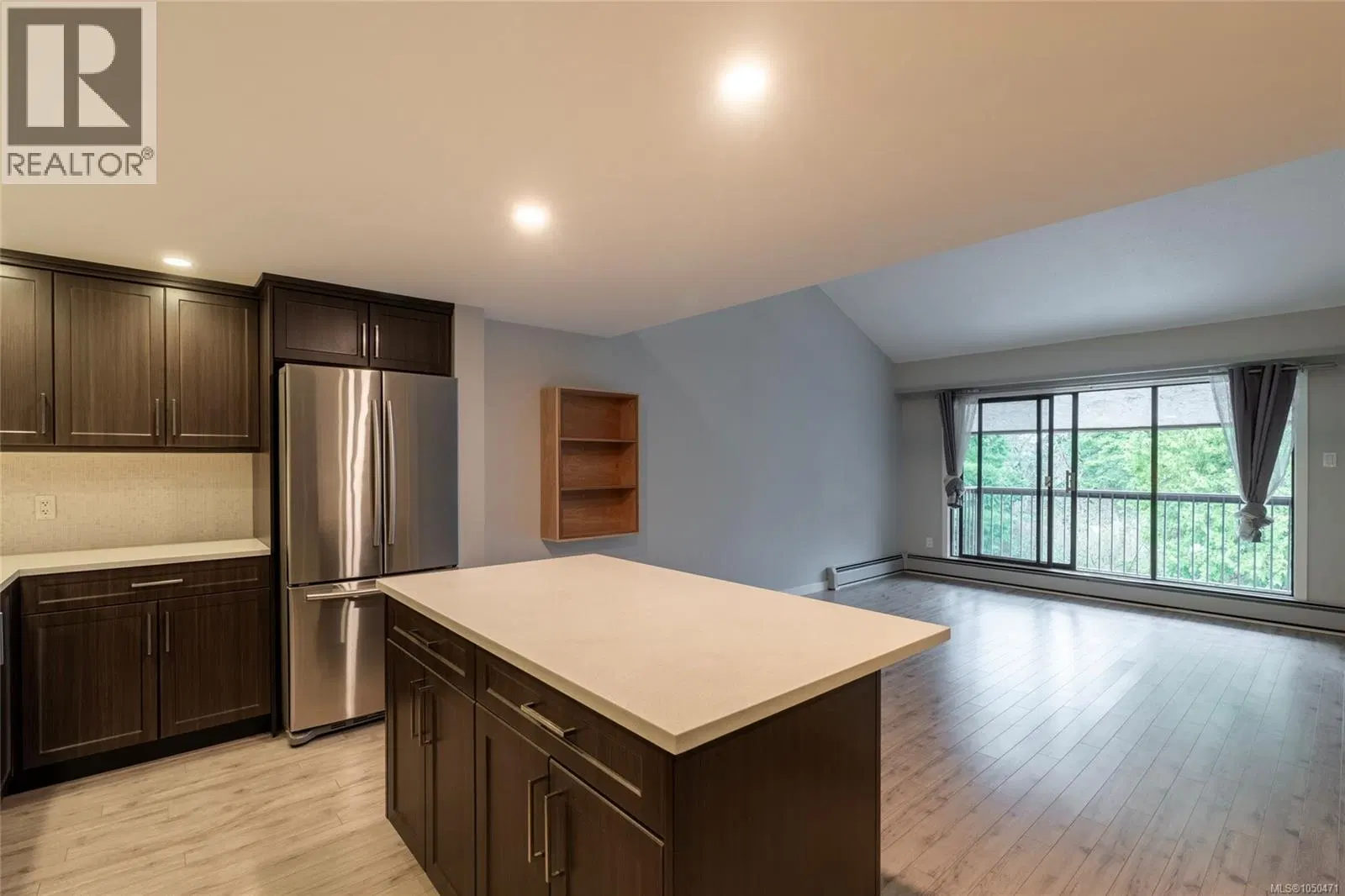 Photo 5 of 32 at #408 – 1005 McKenzie Avenue