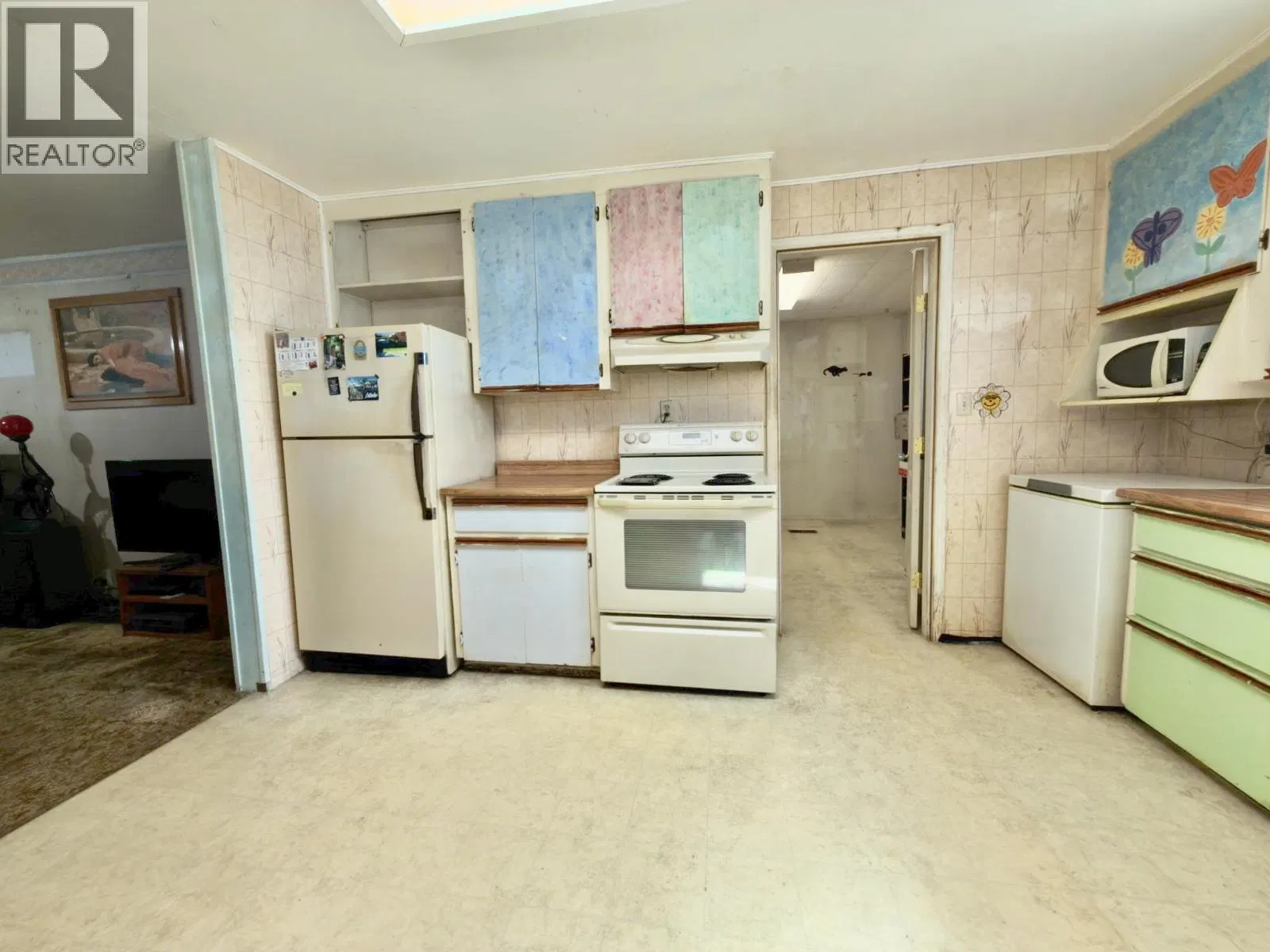 Photo 4 of 49 at 875 Tilton Avenue