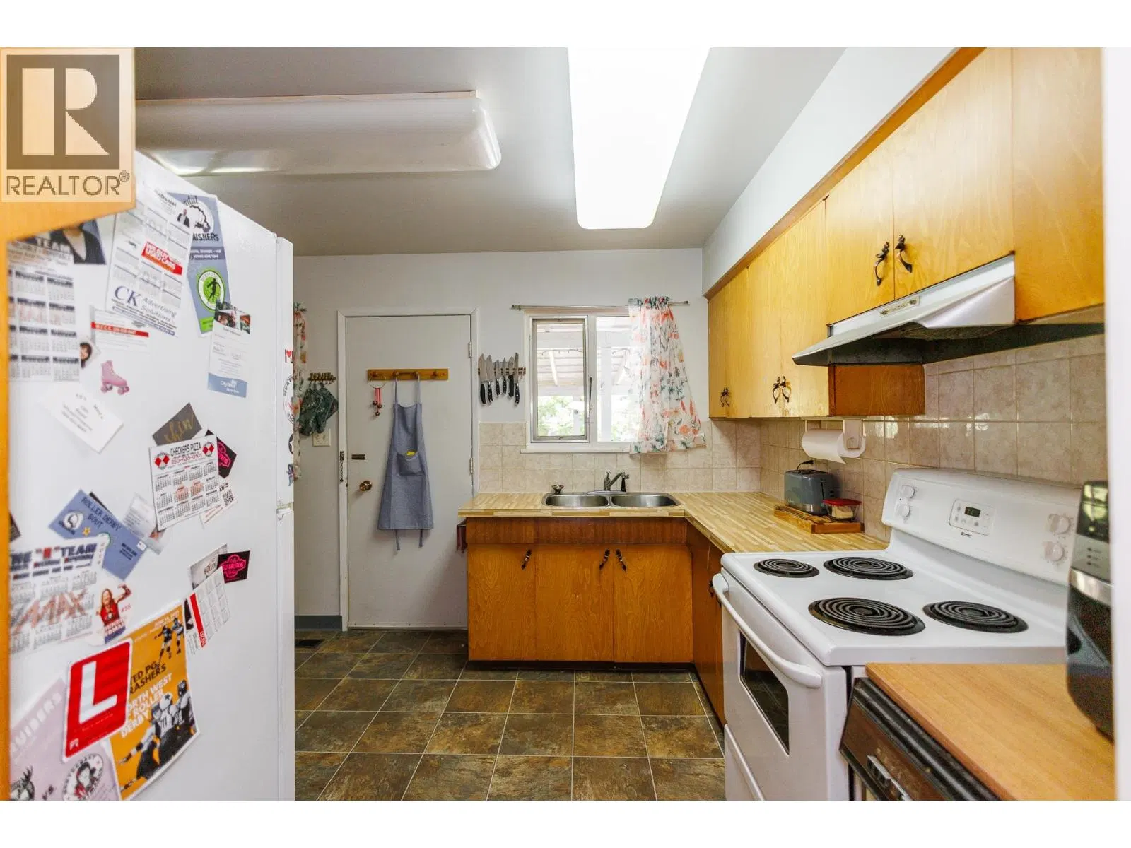 Photo 5 of 32 at 4726 SOUCIE Avenue