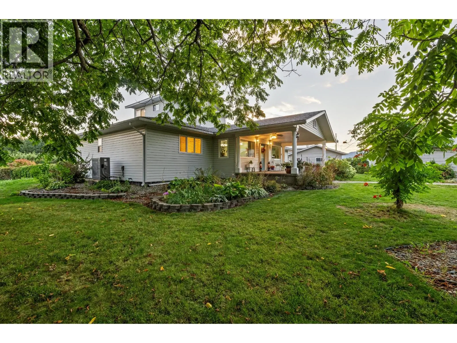 Photo 3 of 65 at 409 33RD Avenue