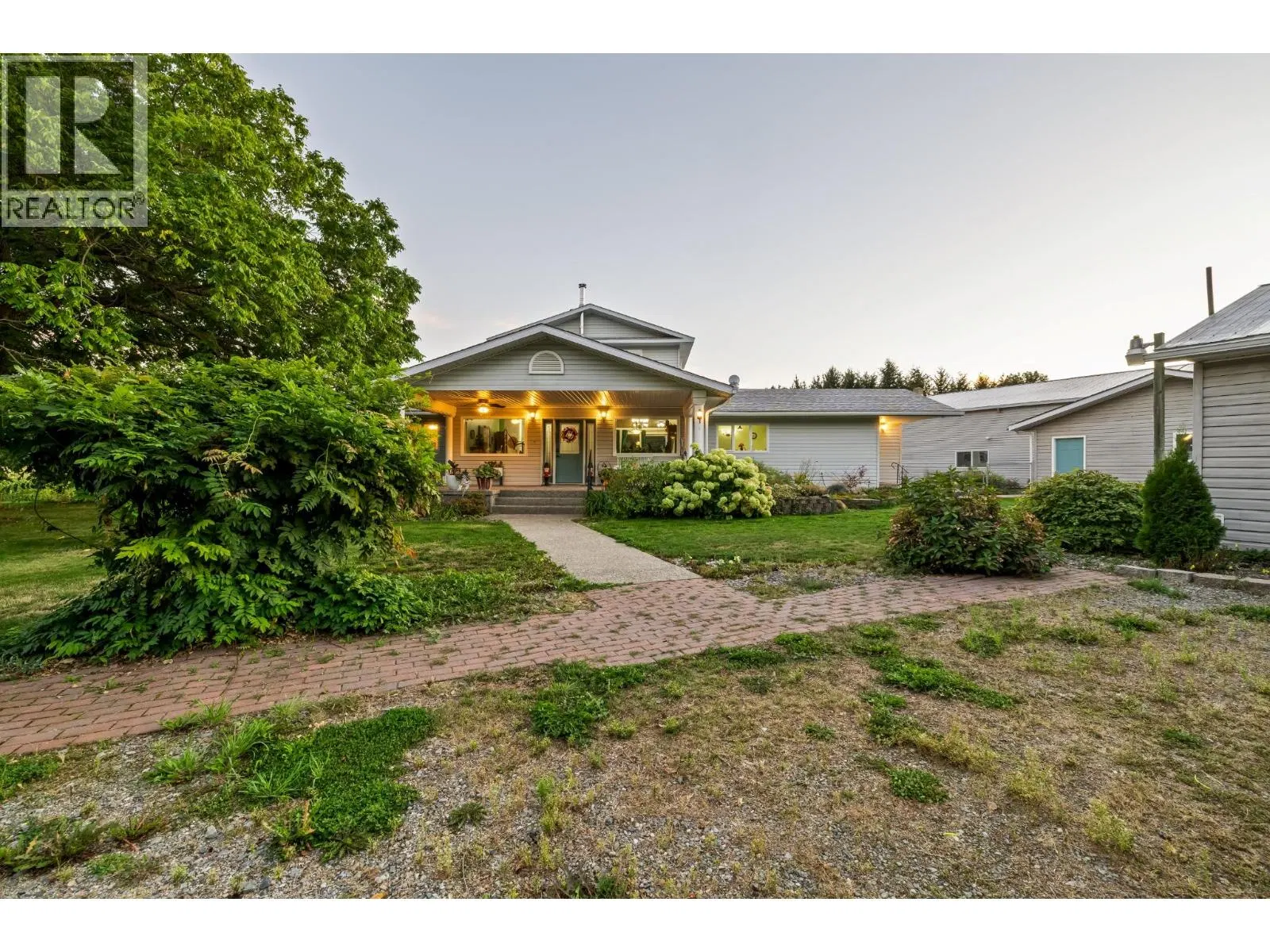 Photo 4 of 65 at 409 33RD Avenue