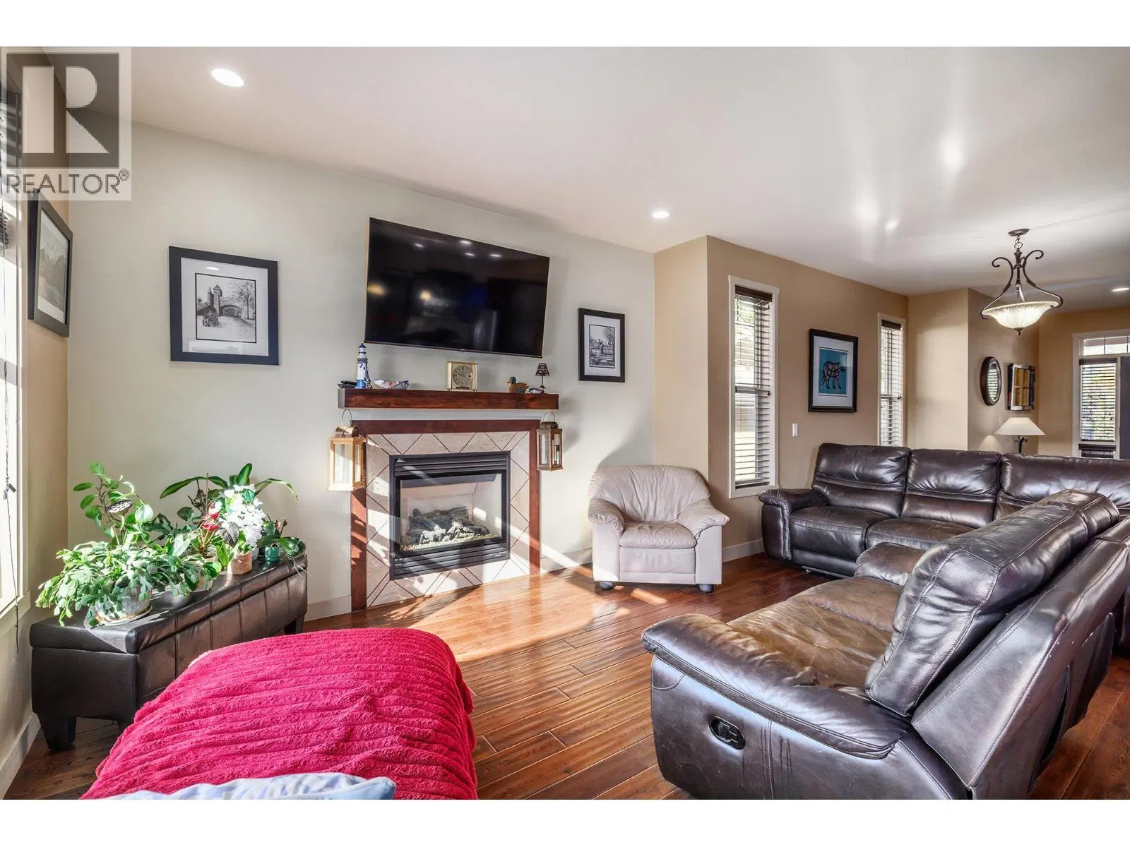 Photo 4 of 42 at 1377 Glenview Avenue