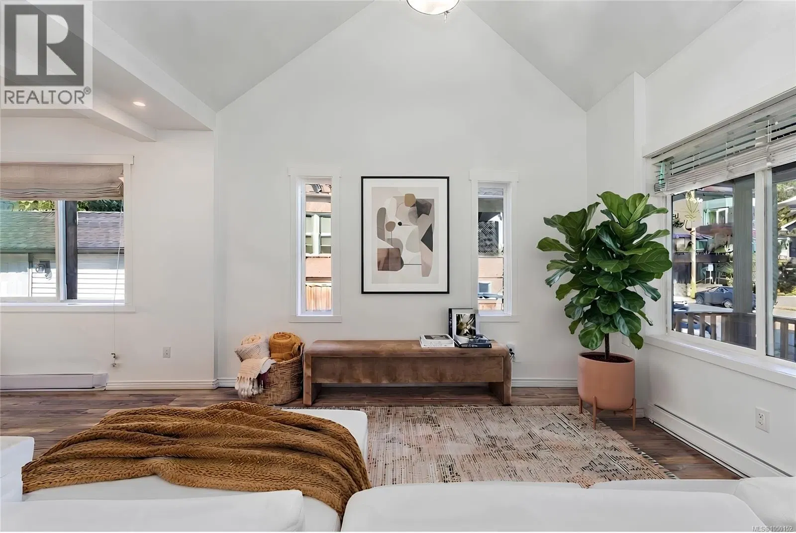 Photo 2 of 92 at 471 Selby Street