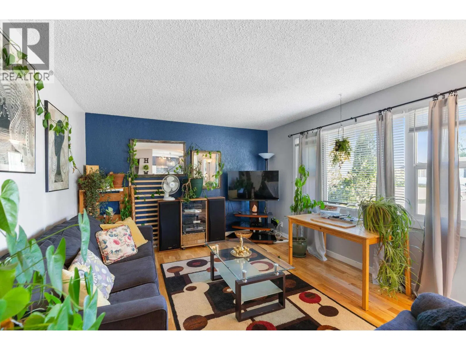 Photo 2 of 18 at 3918 ENEMARK Crescent