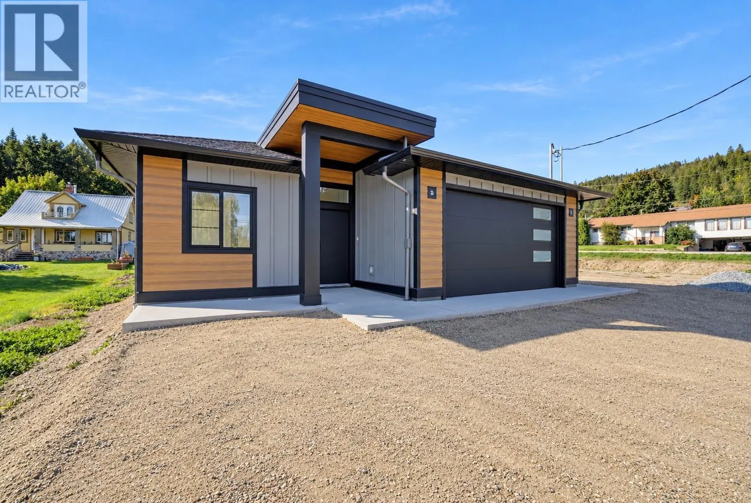 Photo 3 of 59 at 186 Salmon Arm Drive