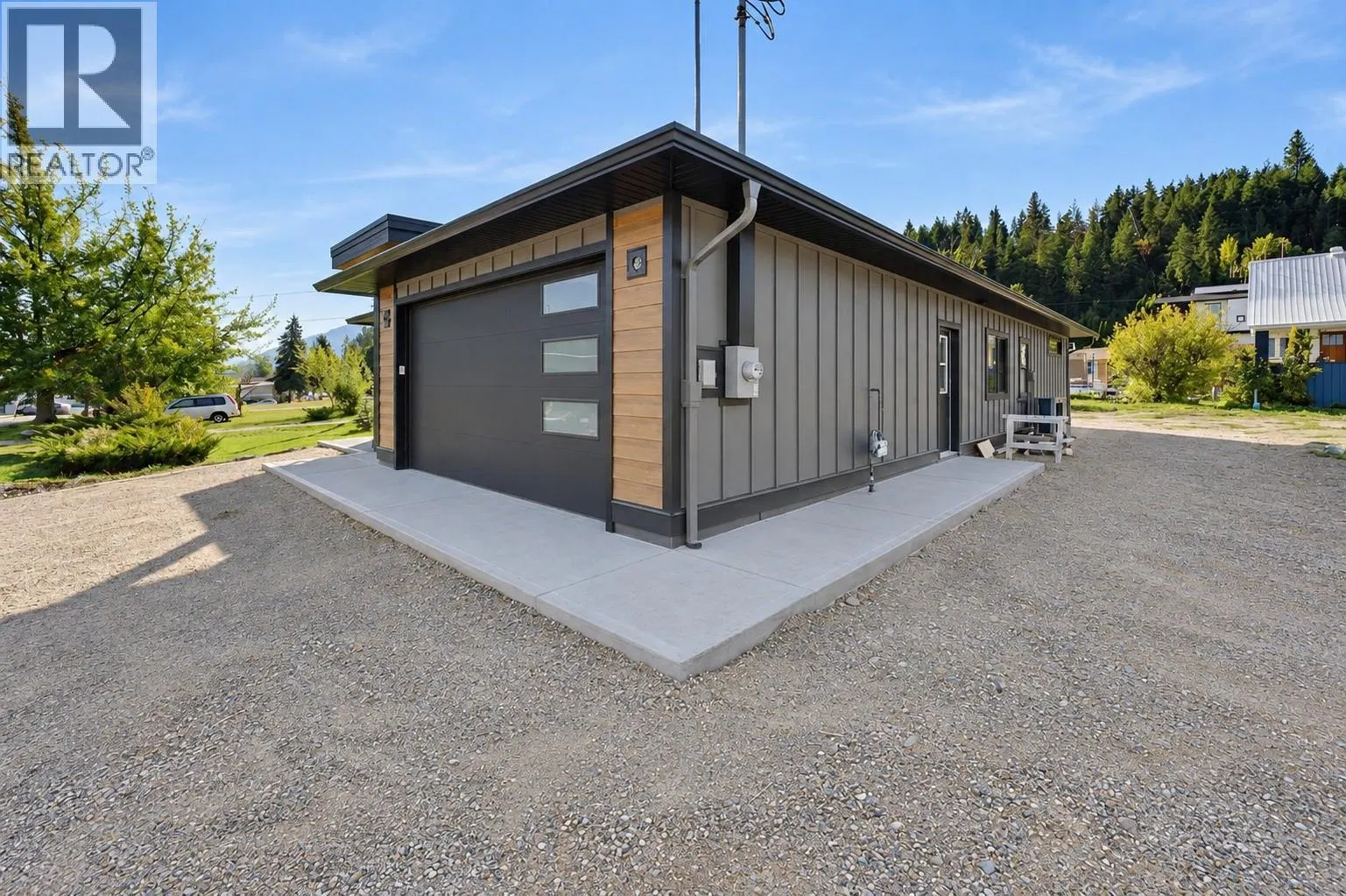 Photo 5 of 59 at 186 Salmon Arm Drive
