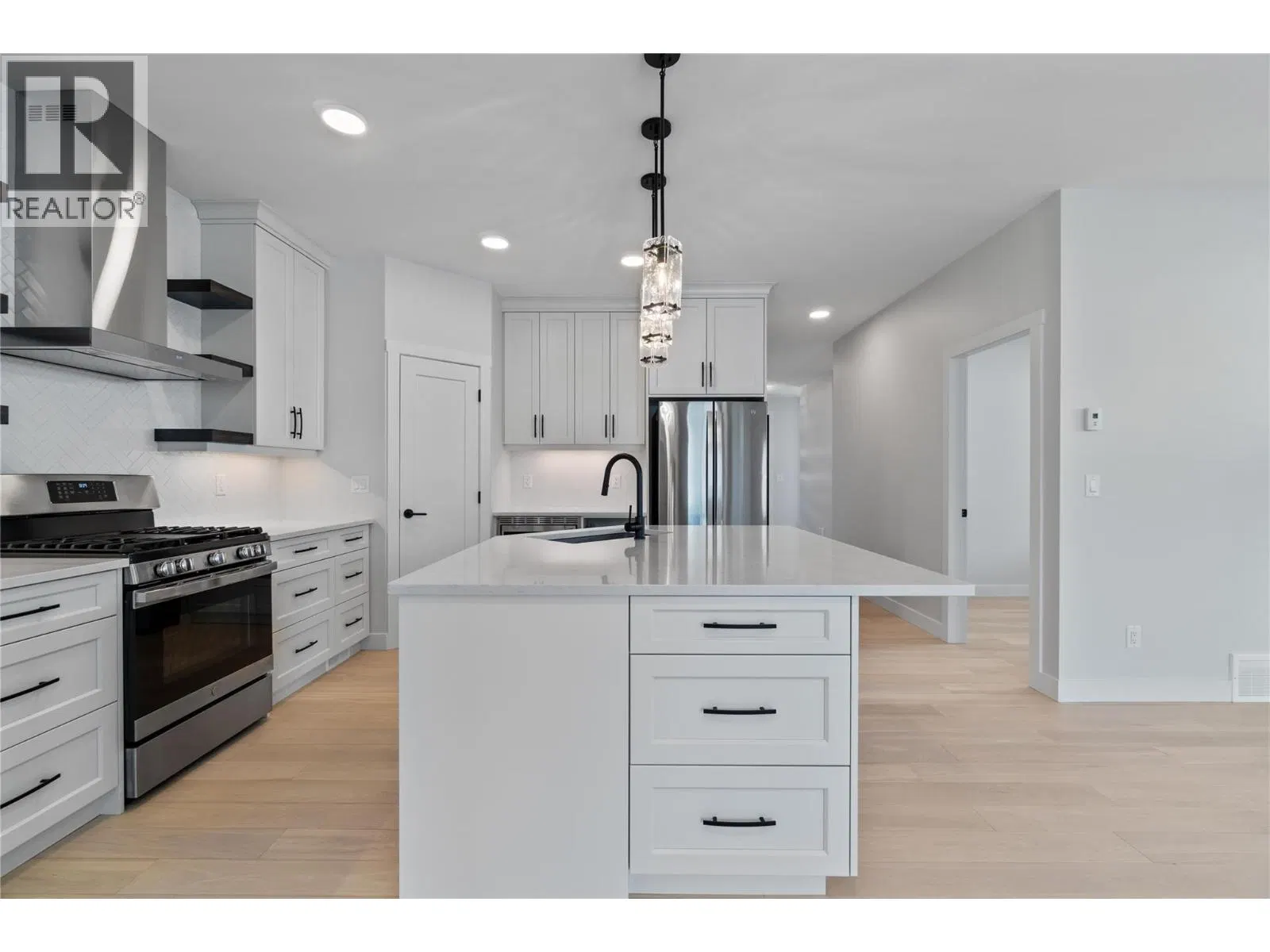 Photo 5 of 39 at #9 – 1840 10 Street