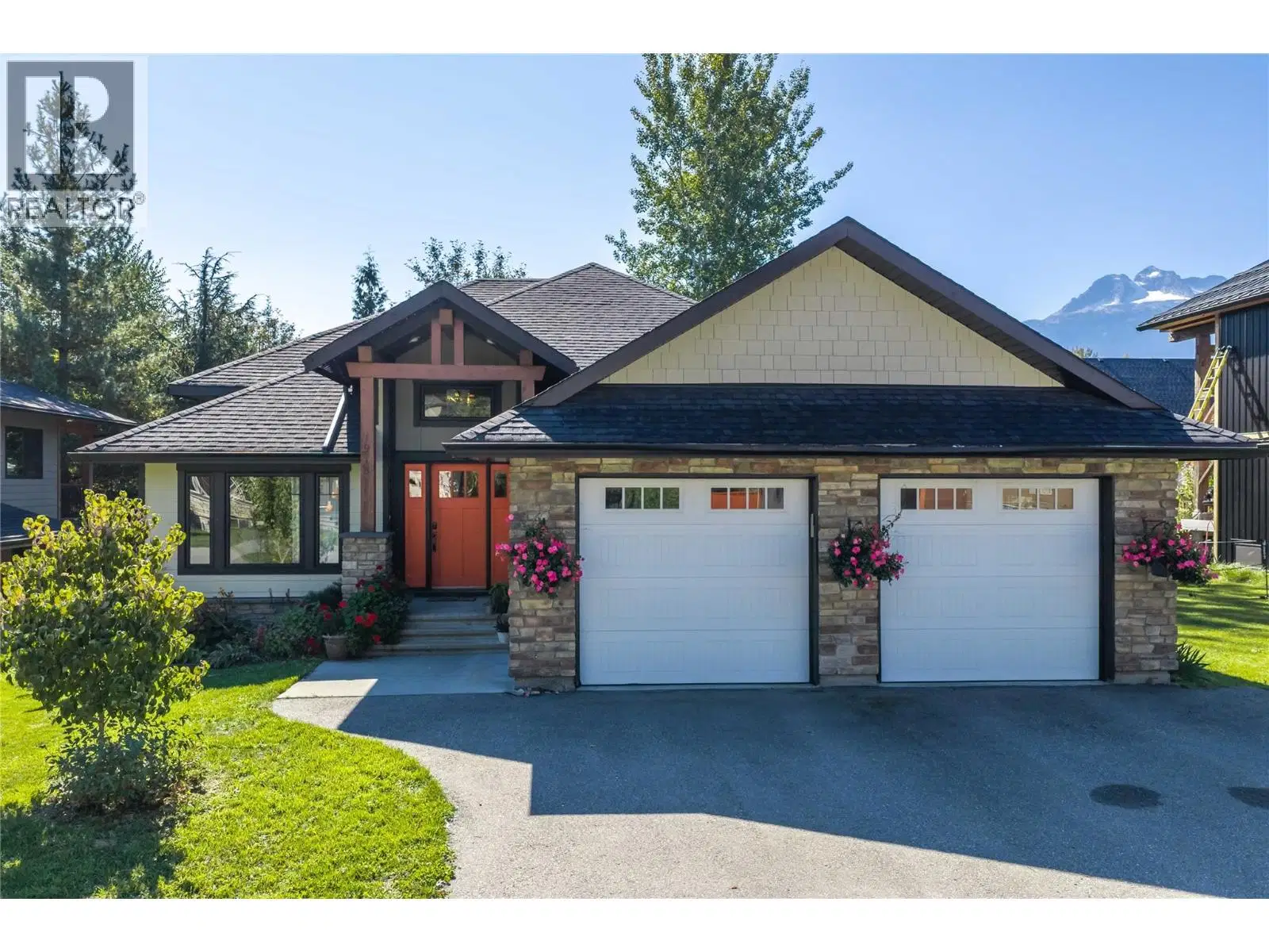 1915 Aspen Crescent