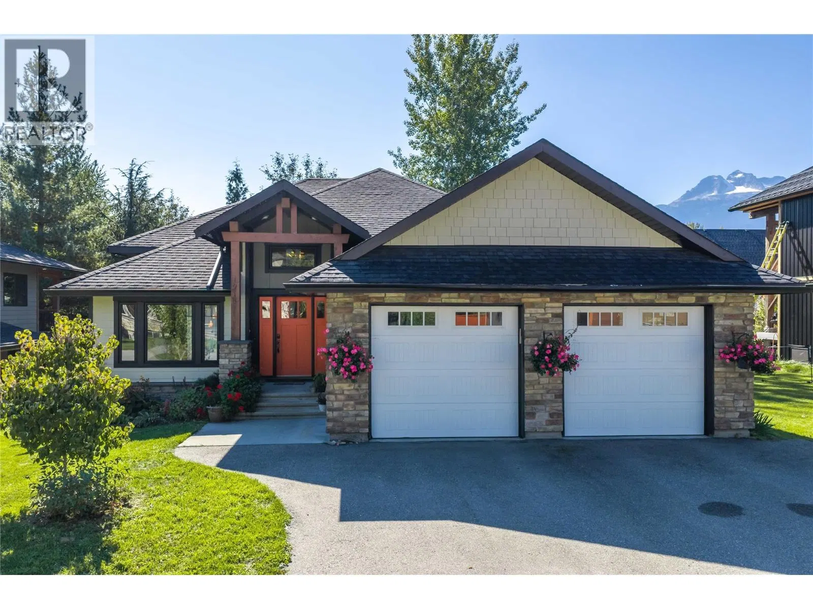 Photo 1 of 77 at 1915 Aspen Crescent