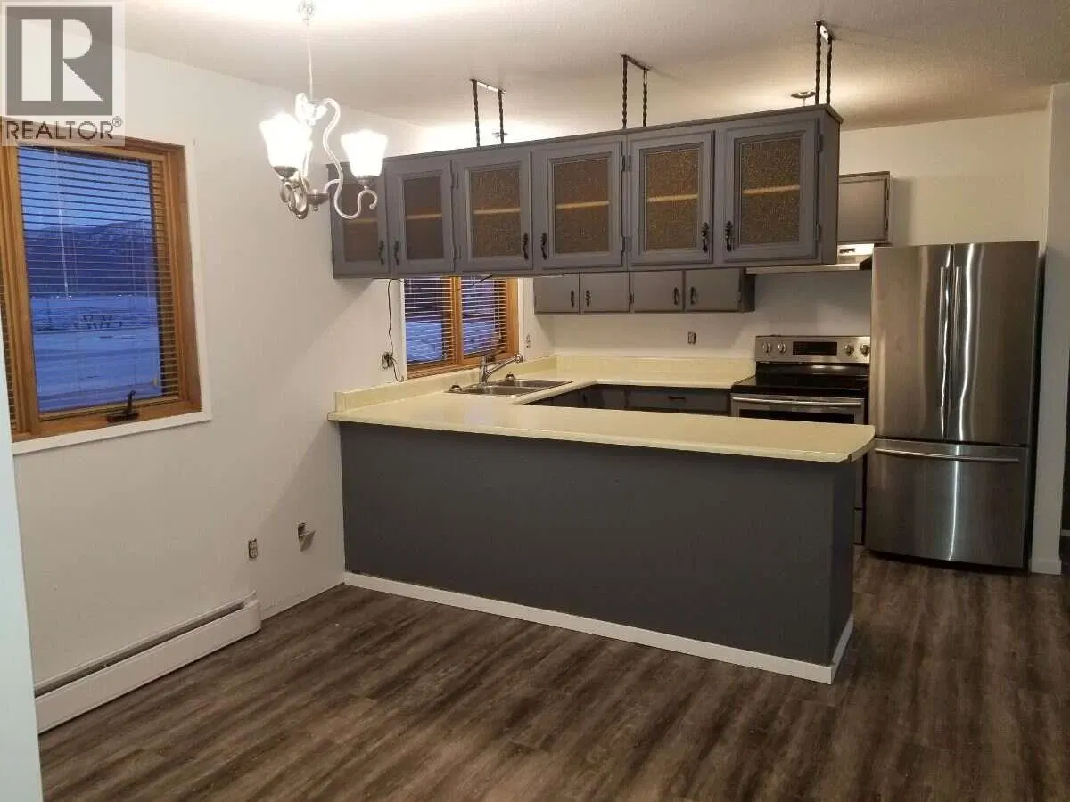 Photo 5 of 12 at 4194 Beach Avenue