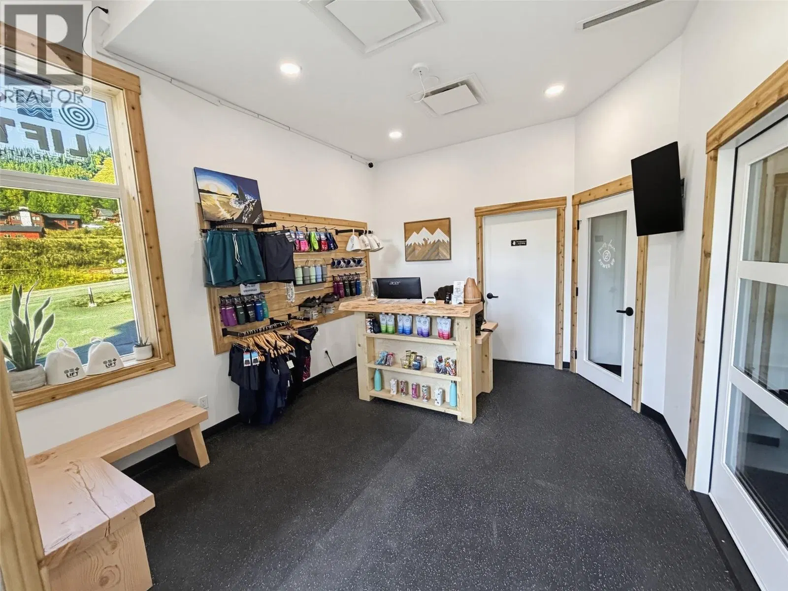 Photo 2 of 10 at CRU C – 1130 Sun Peaks Road