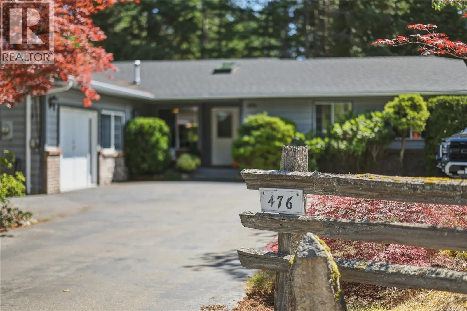 Photo 2 of 38 at 476 Qualicum Road