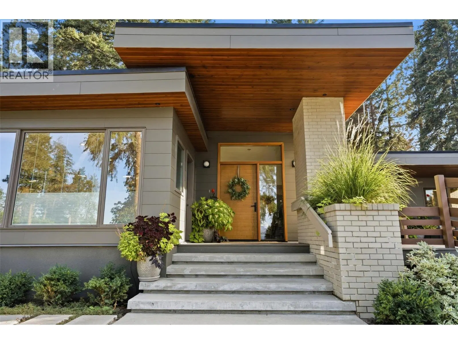 Photo 3 of 60 at 5147 Lakeshore Road