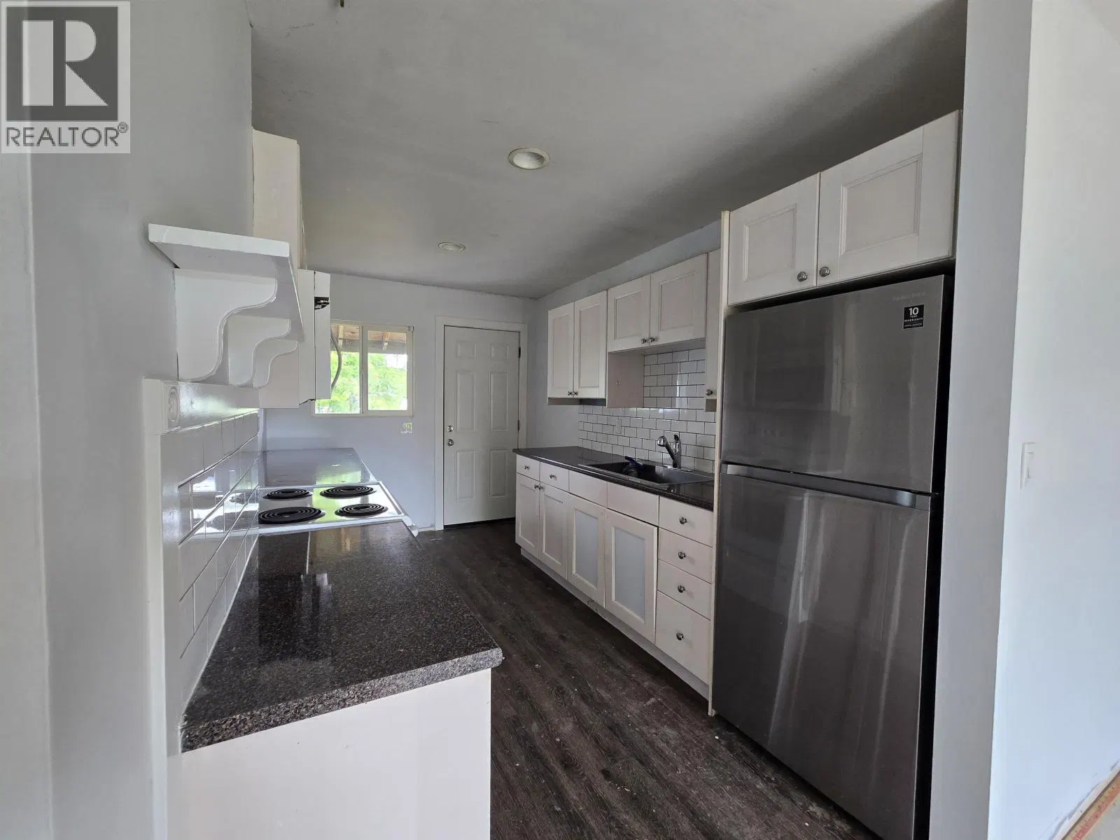 Photo 4 of 10 at 1653 GYRFALCON Avenue