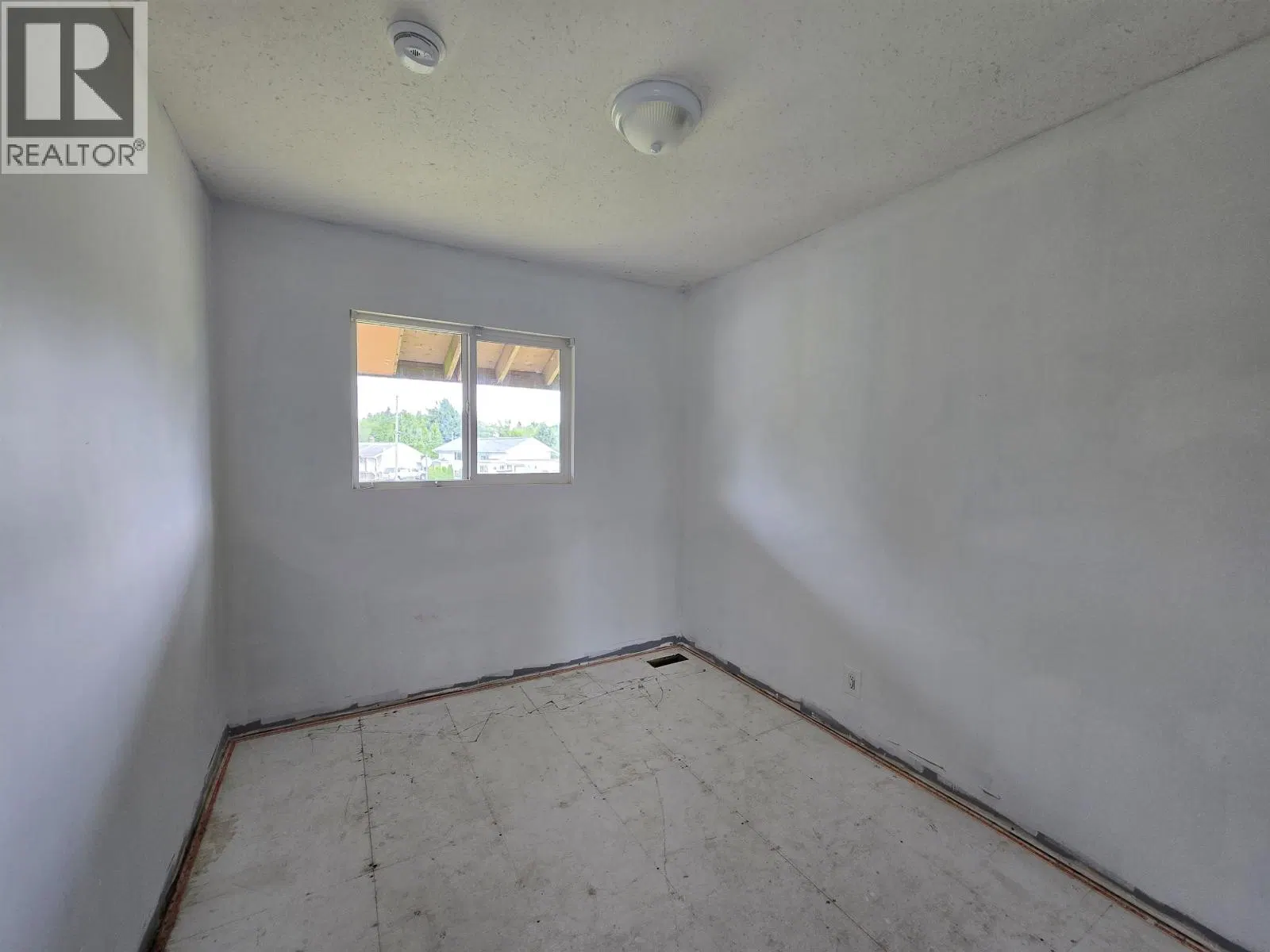 Photo 5 of 10 at 1653 GYRFALCON Avenue