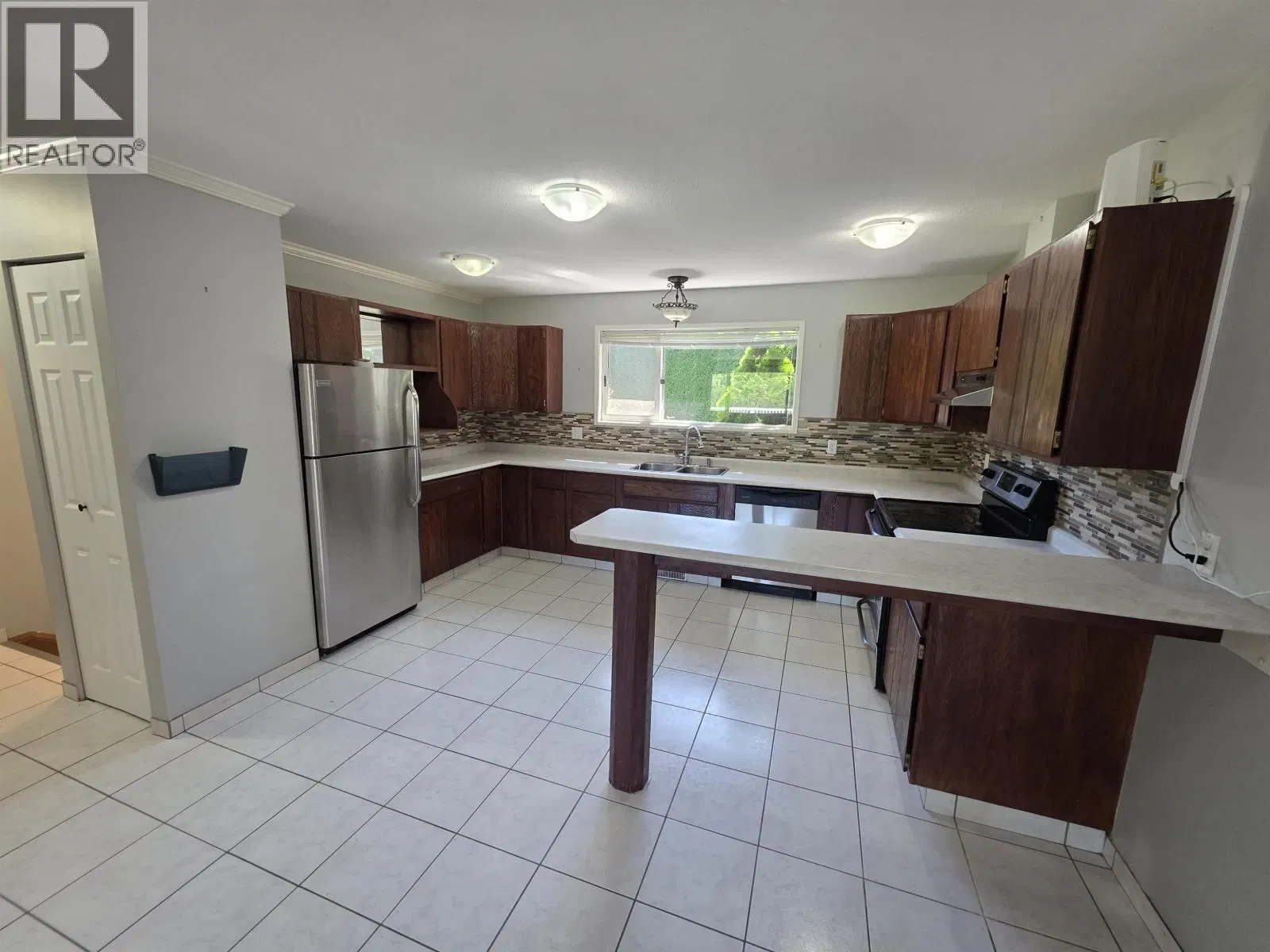 Photo 5 of 38 at 2421 KROYER Street