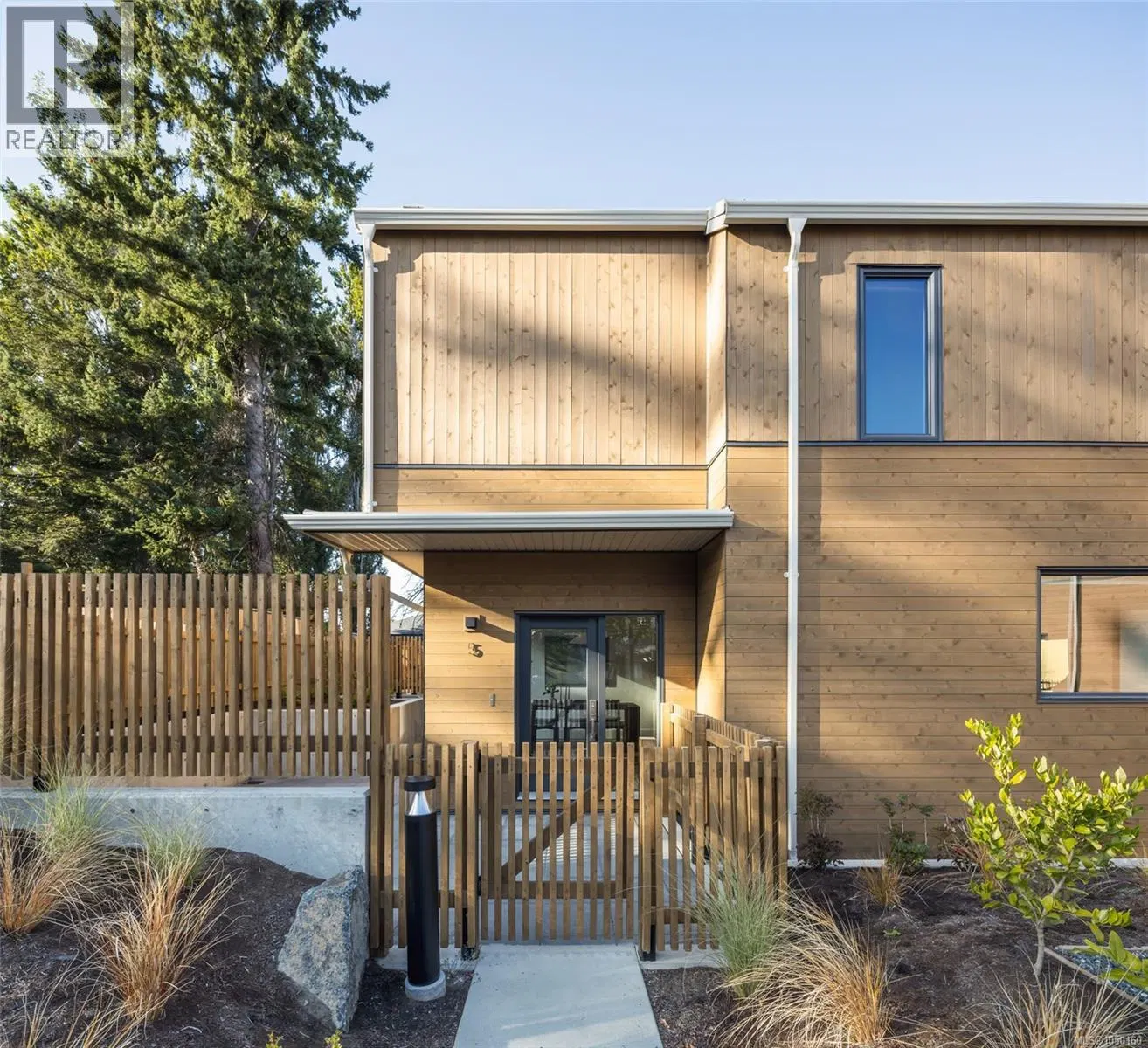 Photo 1 of 33 at #5 – 1520 Louise Place