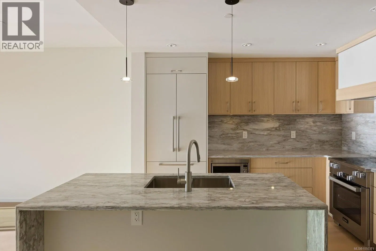 Photo 5 of 26 at #2 – 10393 Allbay Road