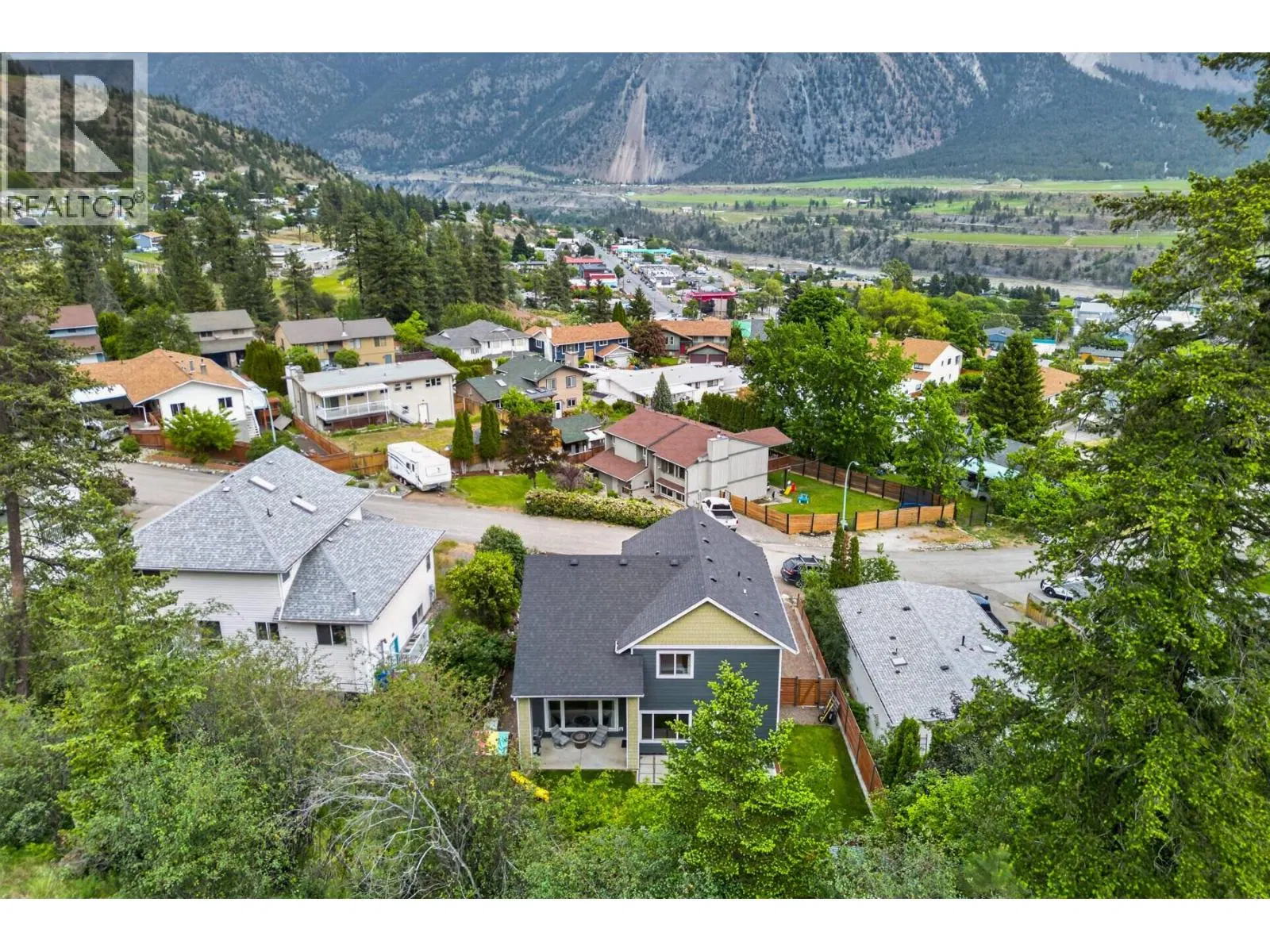 882 EAGLESON Crescent