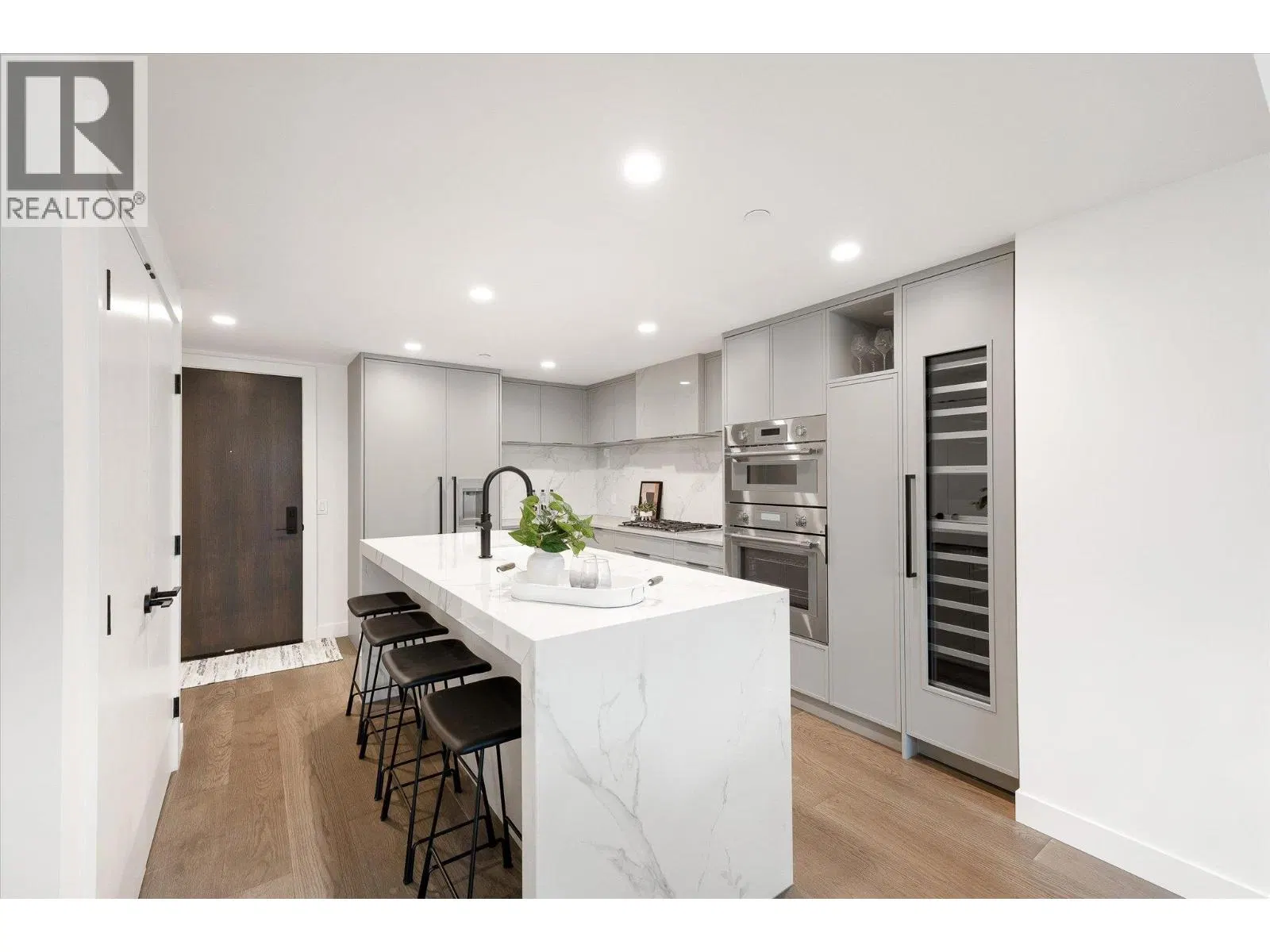 Photo 5 of 80 at #503 – 3700 Capozzi Road