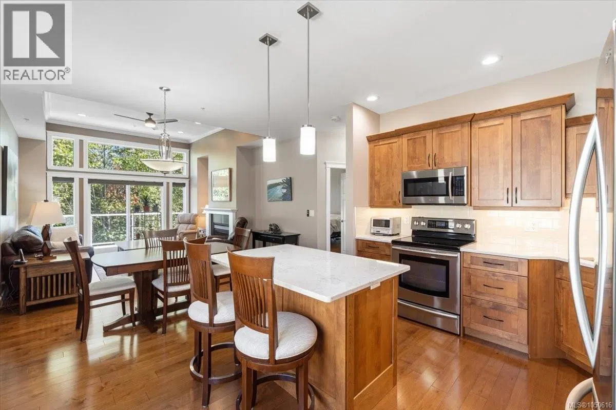 Photo 3 of 29 at 6158 Arlin Place