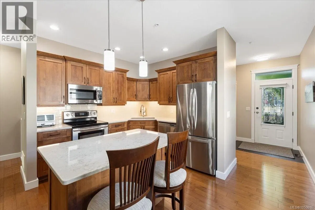 Photo 4 of 29 at 6158 Arlin Place