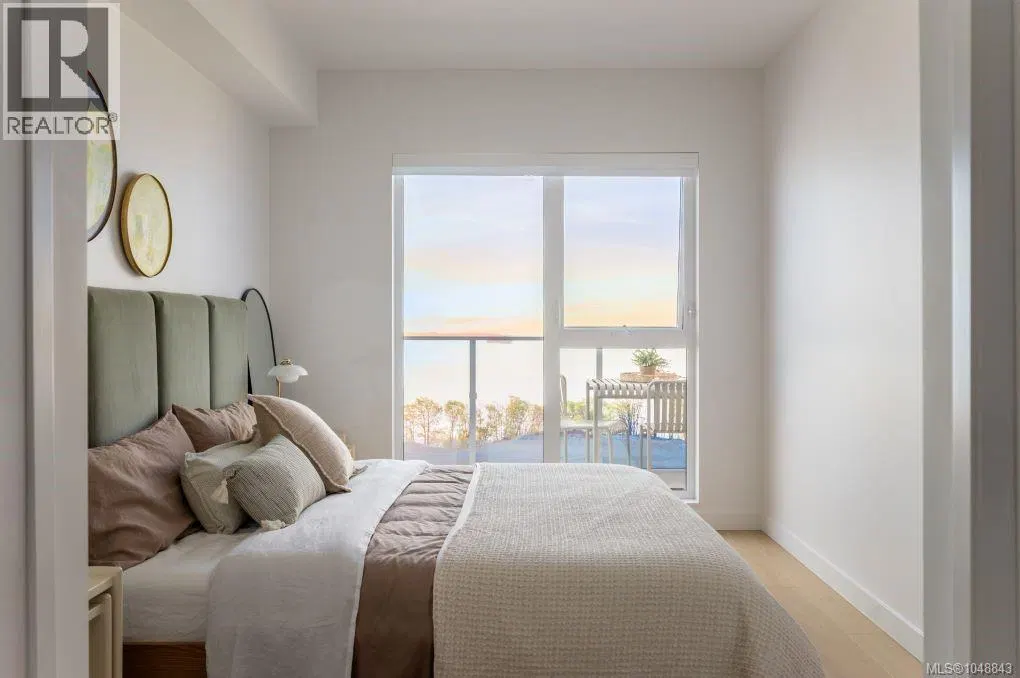 Photo 5 of 10 at #104 – 3550 Seabluff Crescent