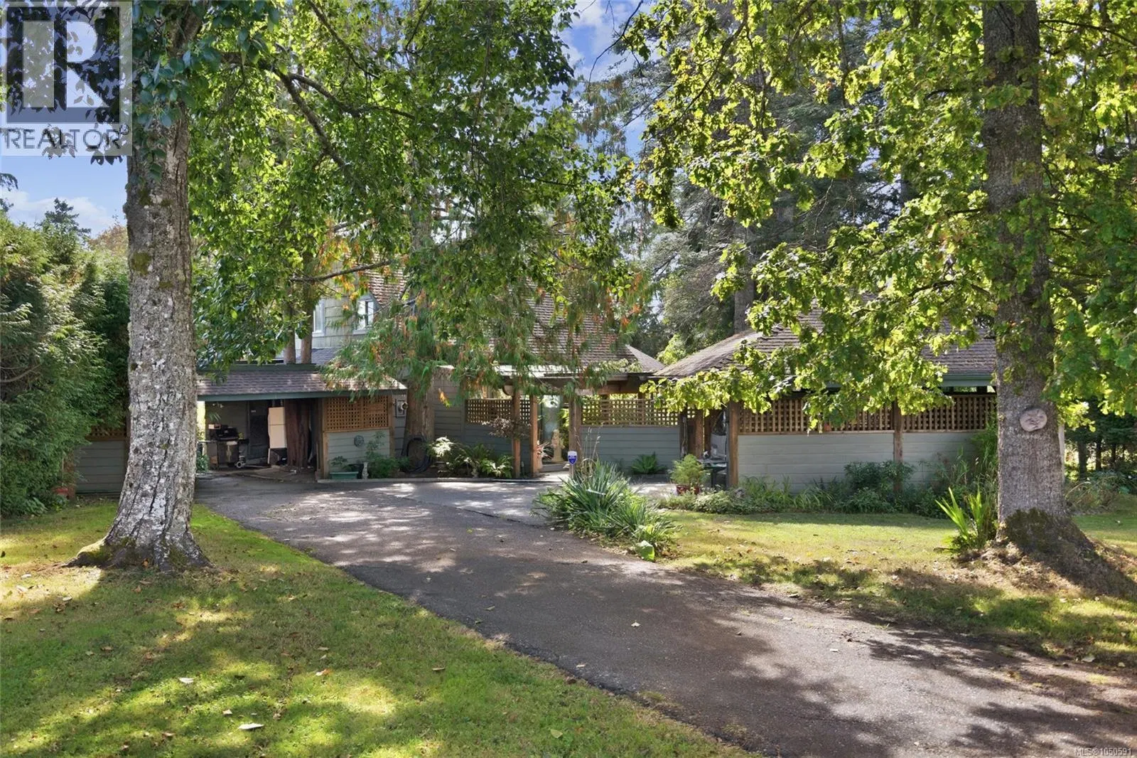 Photo 4 of 66 at 1719 Centennial Avenue