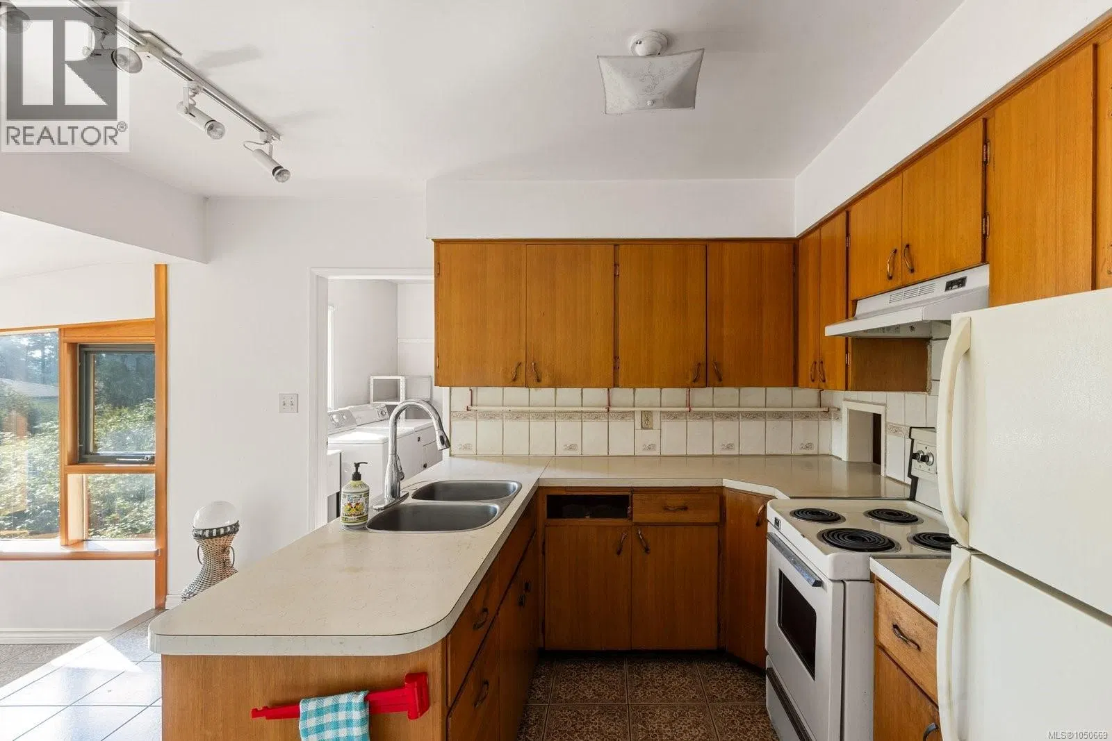 Photo 5 of 32 at 8625 Aldous Terrace