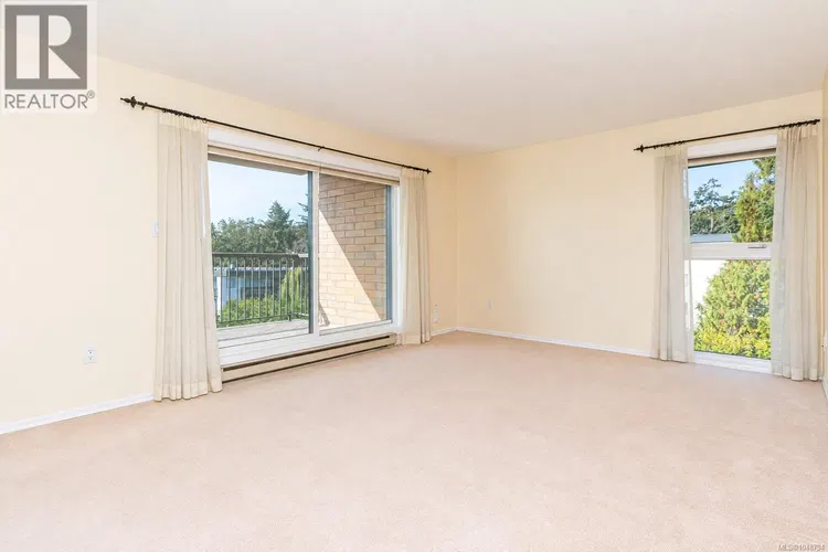 Photo 2 of 24 at #404 – 4030 Quadra Street