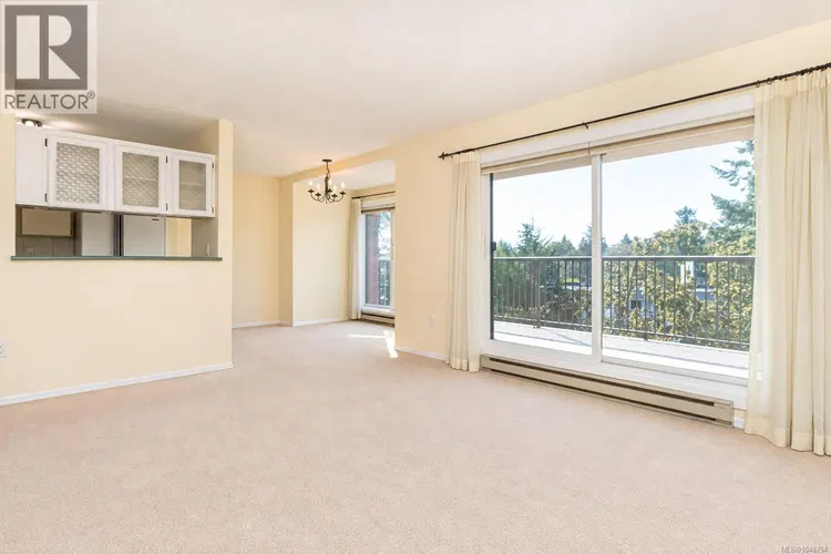 Photo 4 of 24 at #404 – 4030 Quadra Street