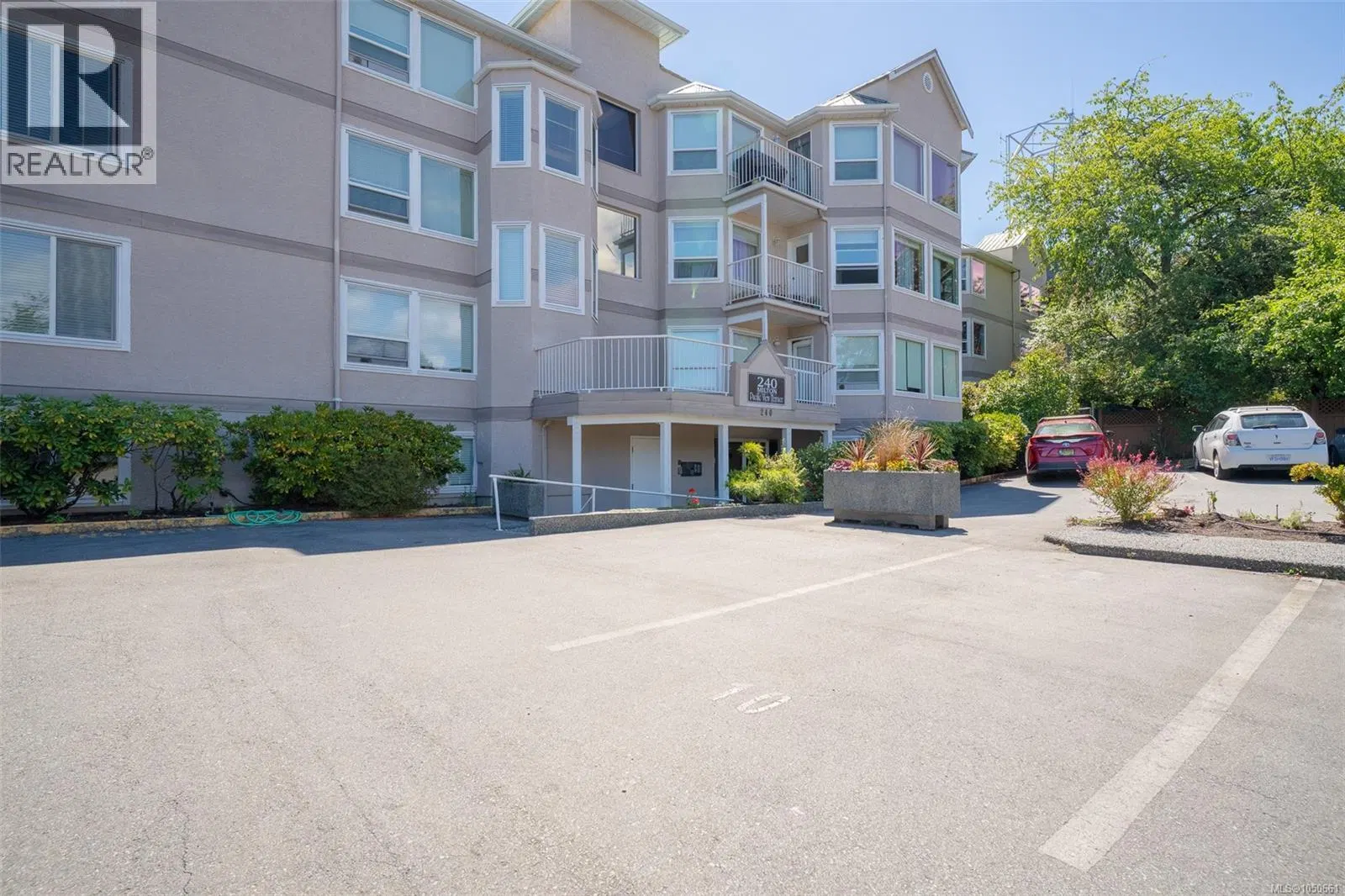 Photo 2 of 32 at #305 – 240 Milton Street